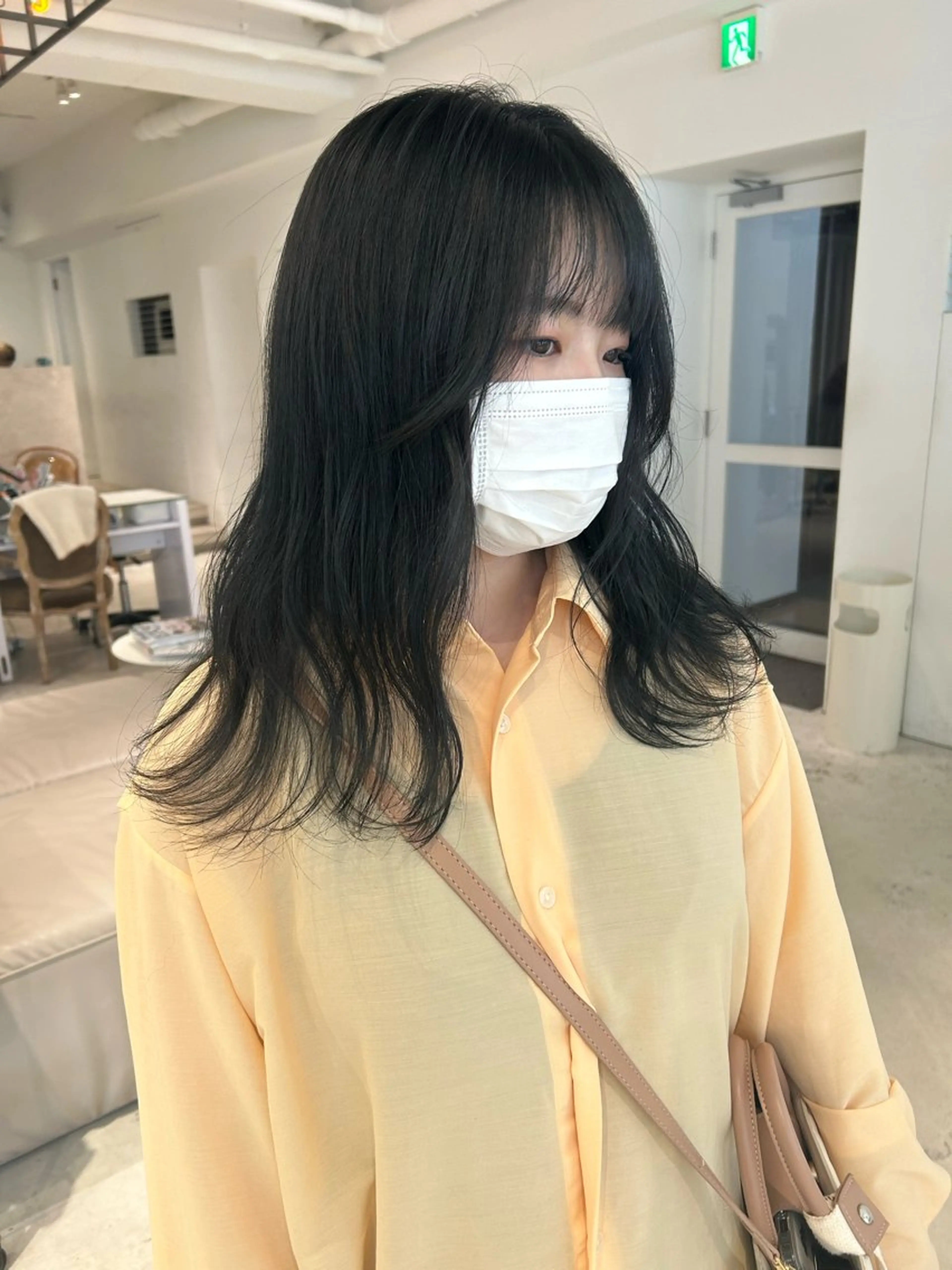 ミディアム カラー 黒髪 ブルーカラー ブルーブラック 透明感カラー🫧 nanohaのヘアスタイル