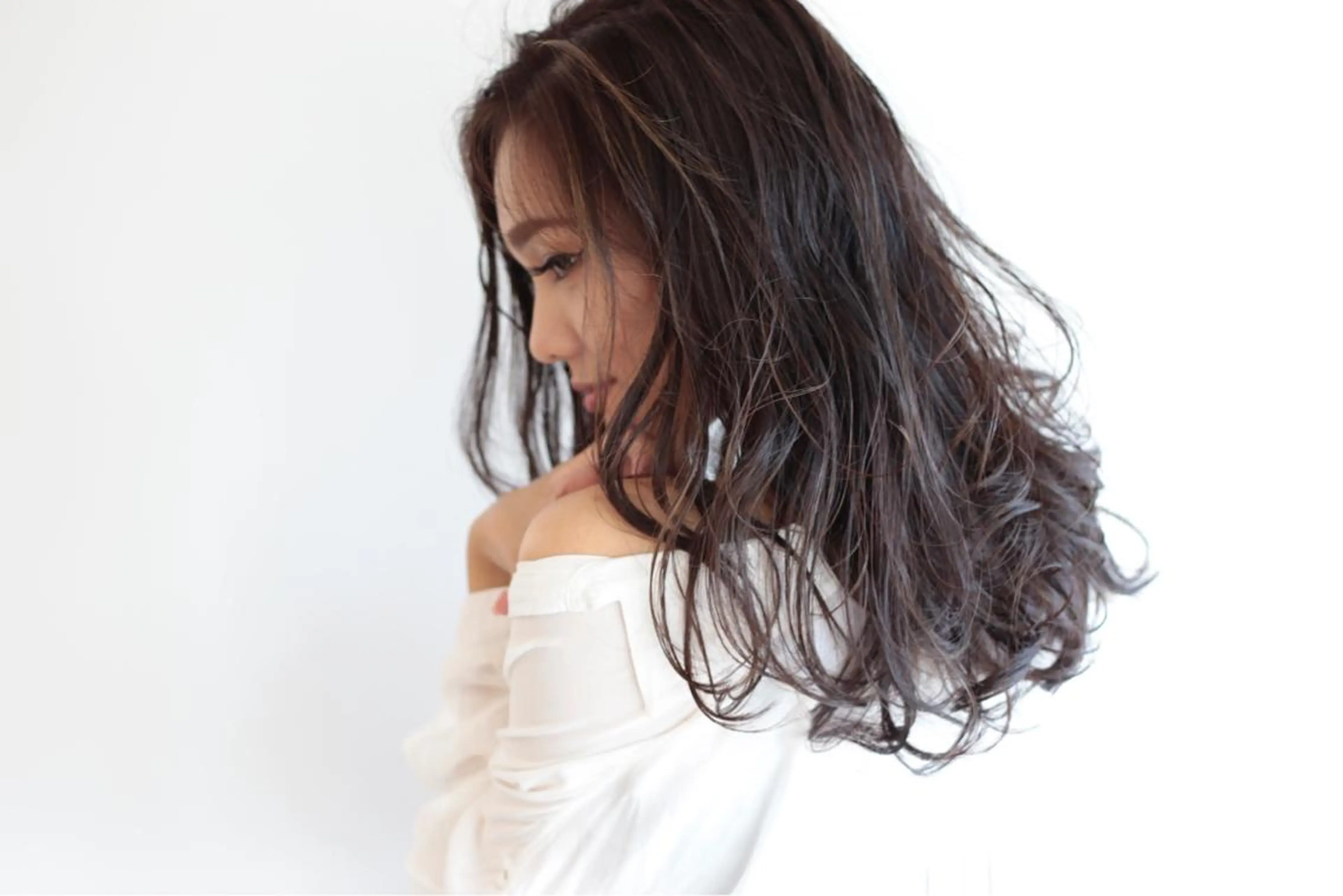 ロング カラー ハイライトカラー ハイライト ハイトーン/レイヤー /ケアブリーチ石川治のヘアスタイル