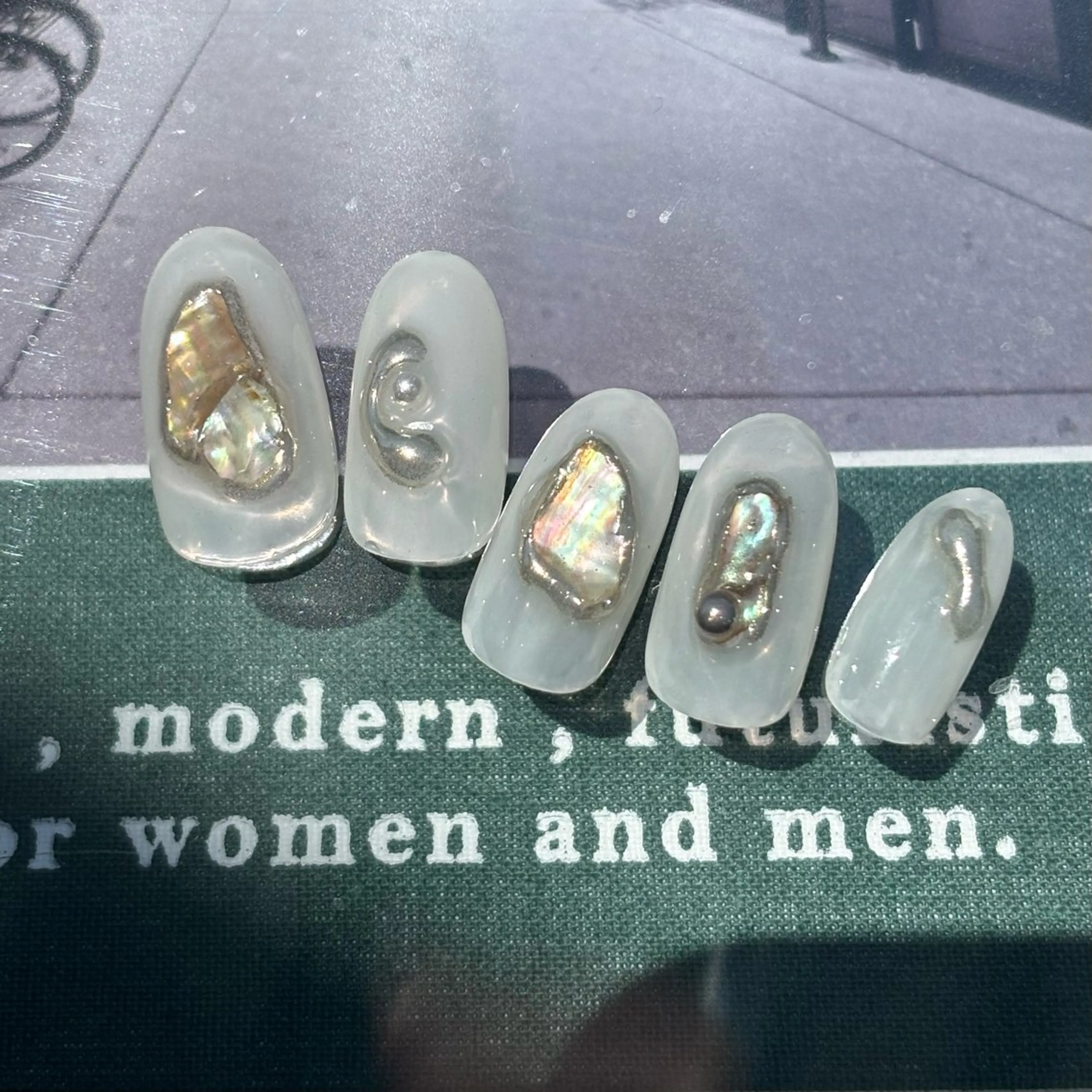 ネイル アートネイル ミラーネイル ホワイト ease所属・ease (イーズ)のネイルデザイン