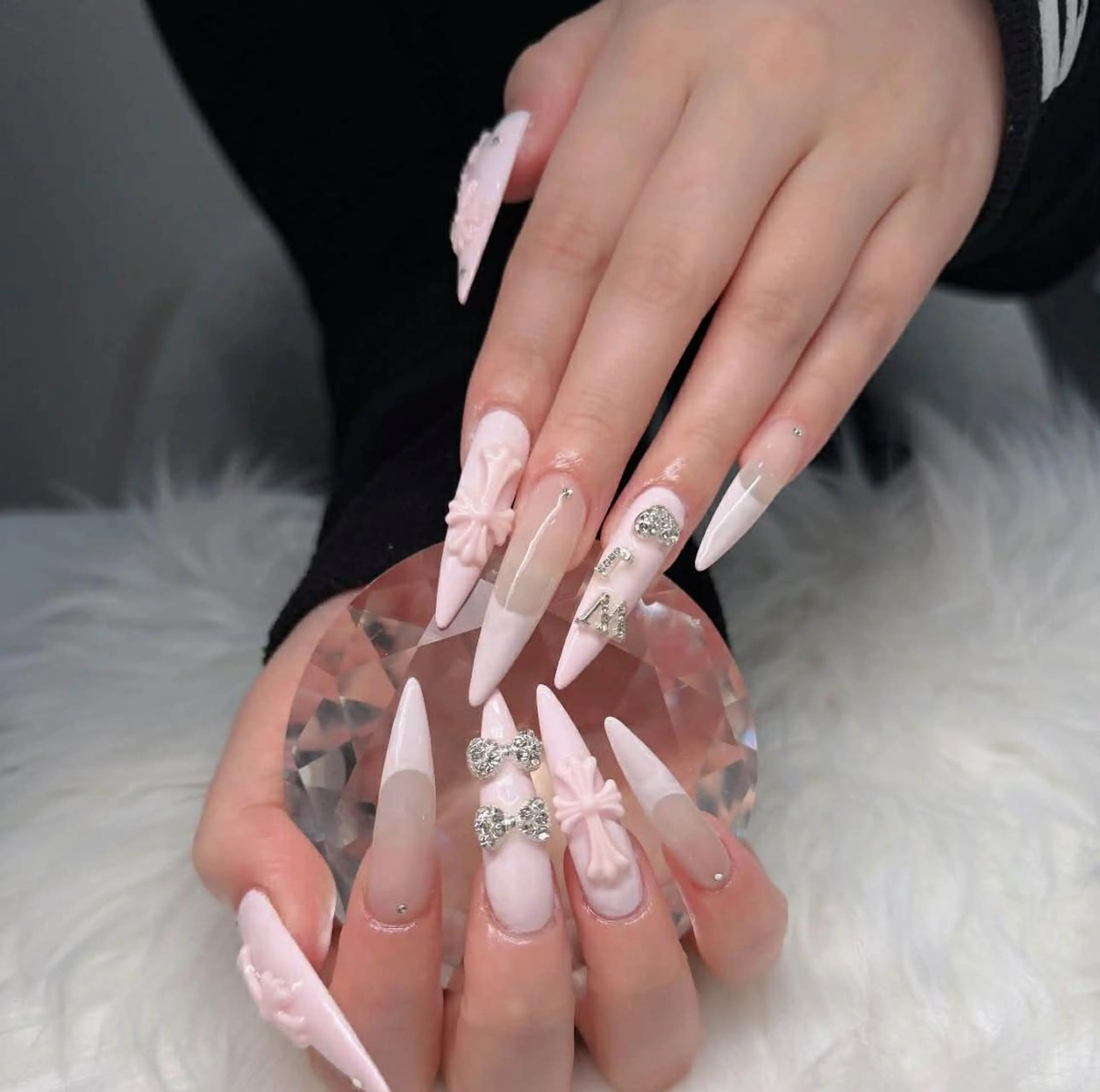 ロング カラー ベージュカラー グラデーションカラー ピンクカラー 韓国風ヘア ハンドネイル Bling Salonのネイルデザイン