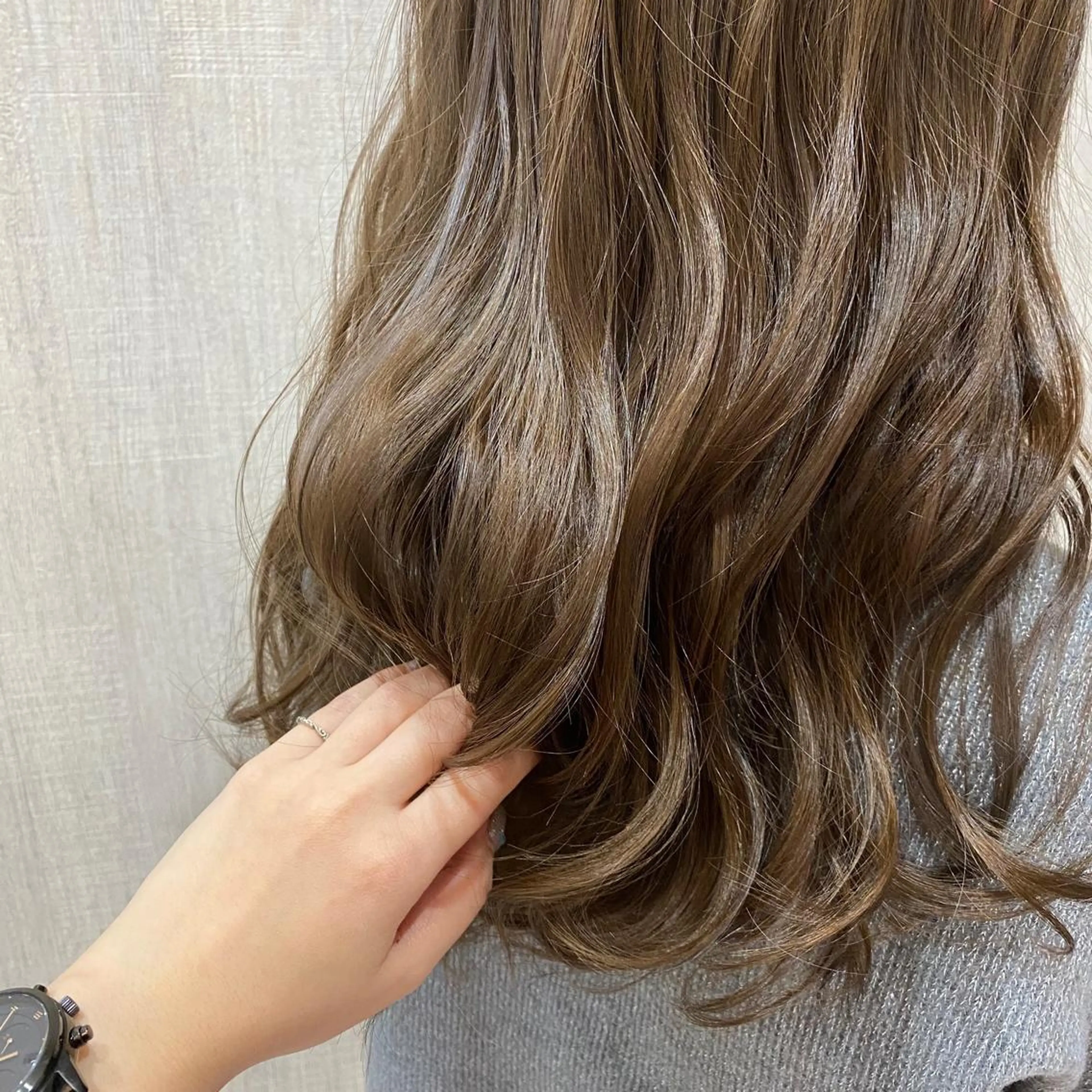 セミロング カラー カット ヘアカラー トリートメント 🫧透け感⋆艶髪💎 山口アヤカのヘアスタイル