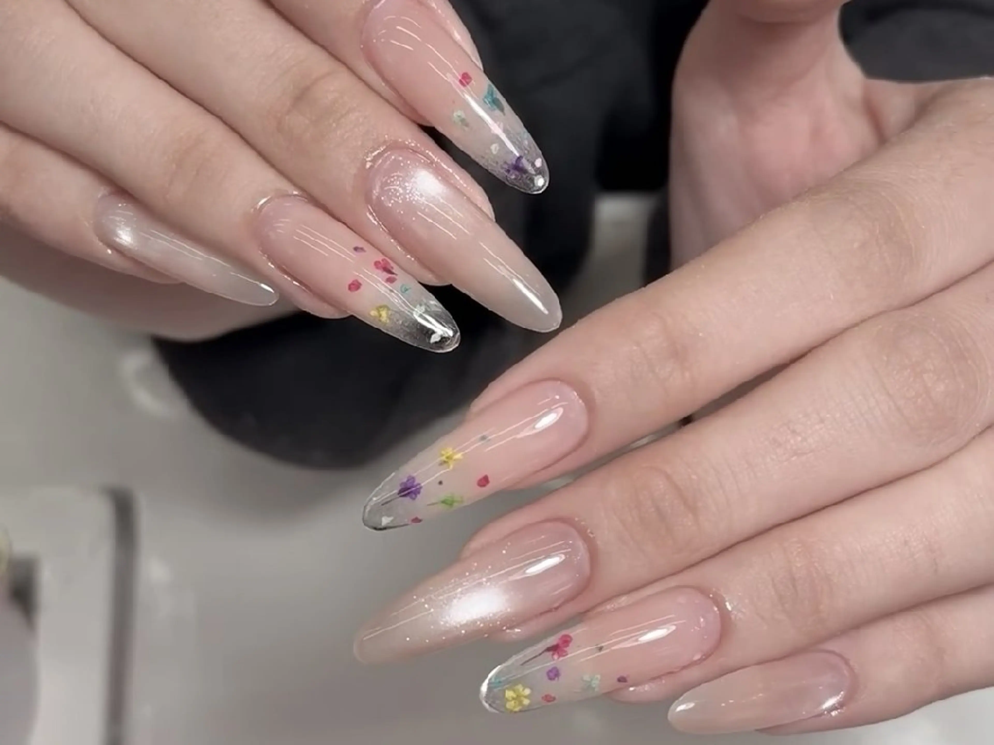 ネイル チークネイル フレンチネイル ジェルネイル ガーリー キラキラネイル ハンドネイル UM Nail Salonのネイルデザイン