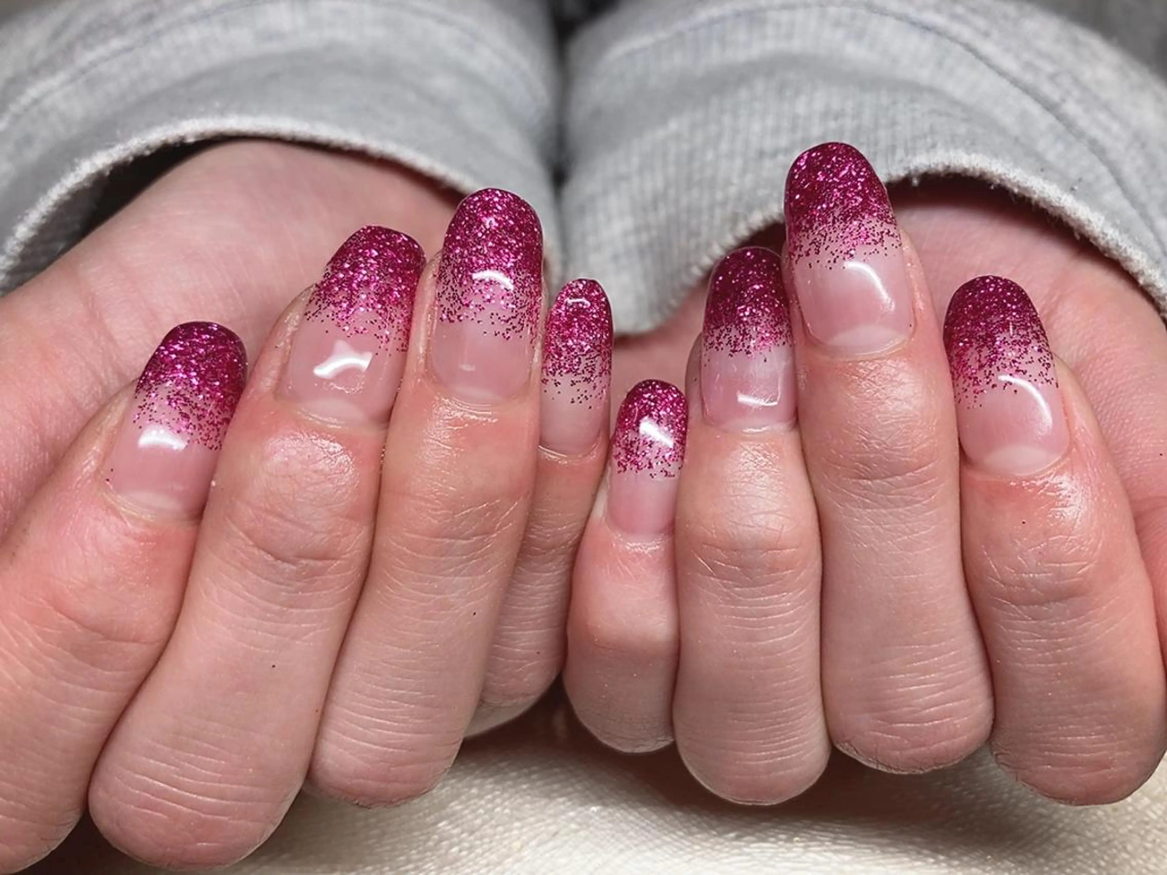 ネイル ラメ(グリッター) ラメグラデーション 𝐴𝑁𝑈𝐸 トラブル爪育成専門のネイルデザイン