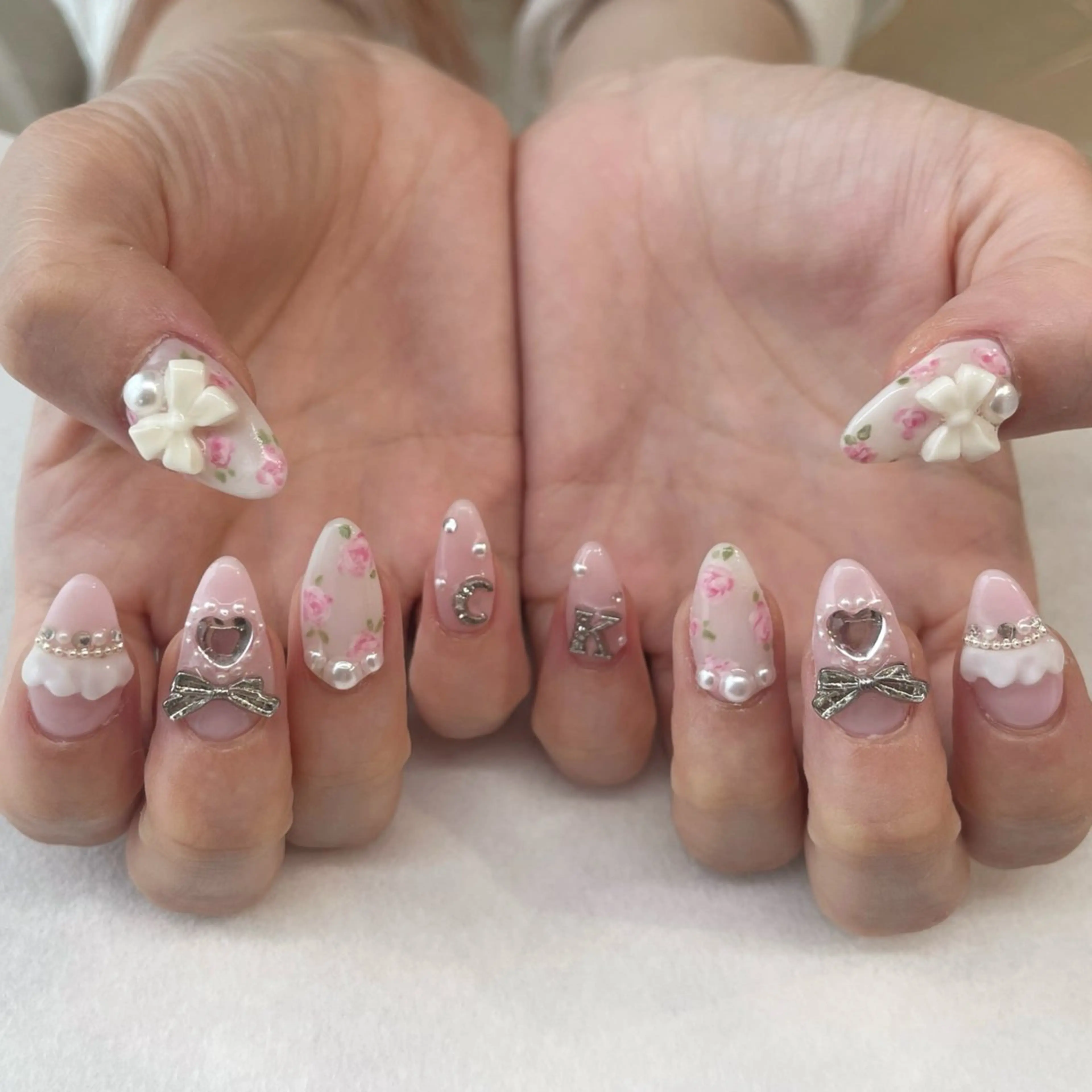 ネイル ハンドネイル 💎🐰 saki. m 🐰💎のネイルデザイン