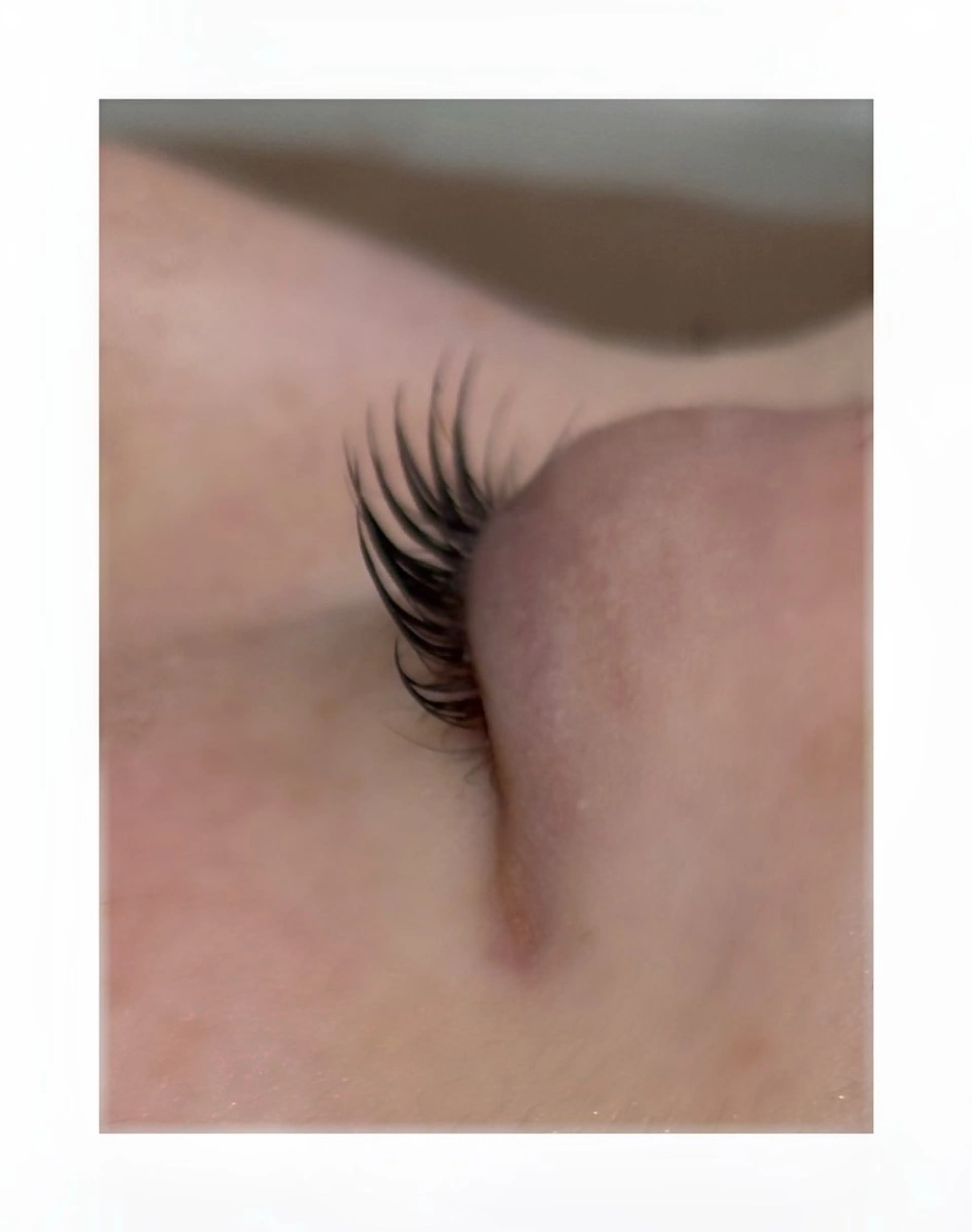 マツエク・マツパ 束感まつ毛 上田 華音のヘアスタイル