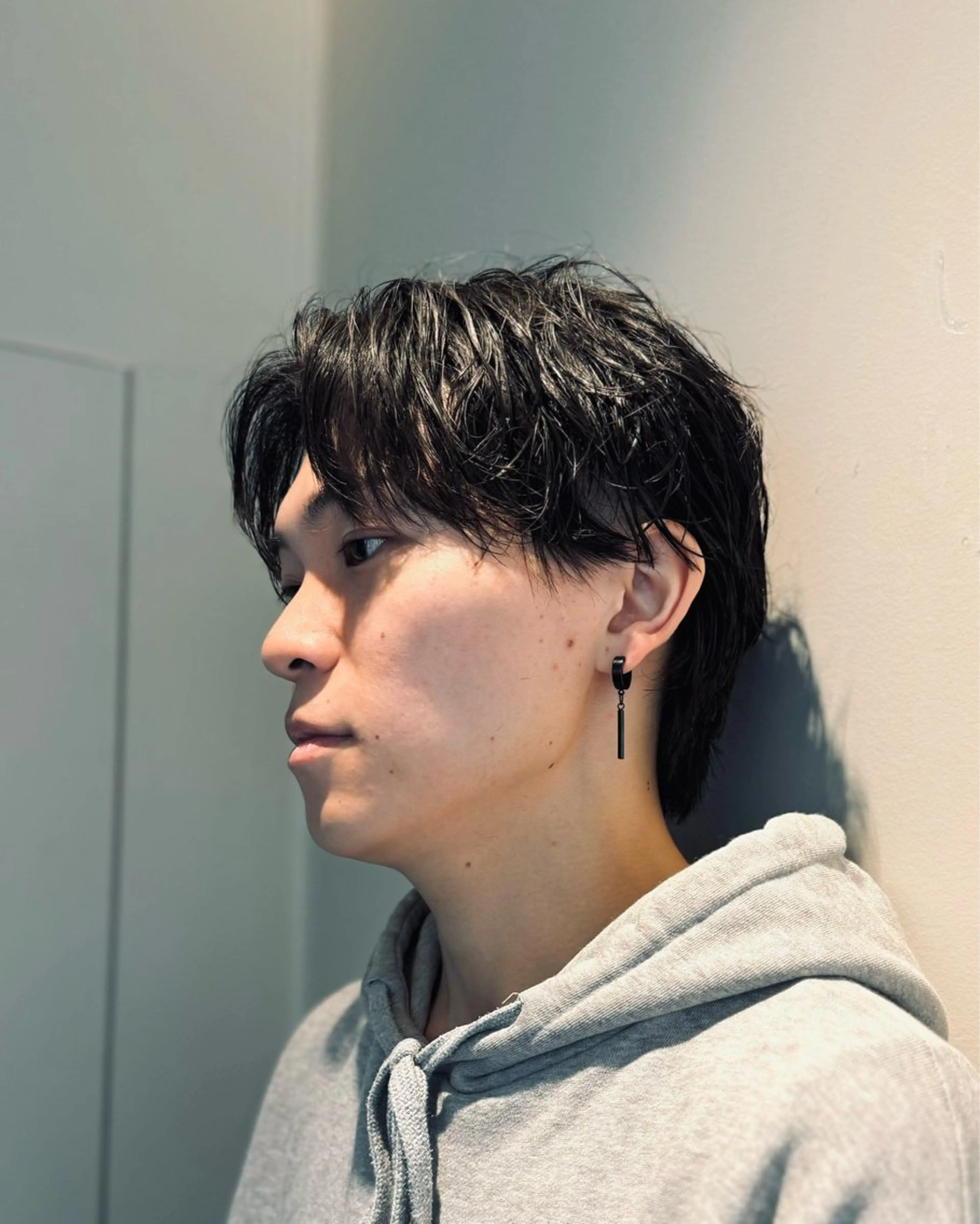 メンズ センターパート メンズパーマ 刈り上げ スパイキーショート 大人パーマ 丸山のヘアスタイル