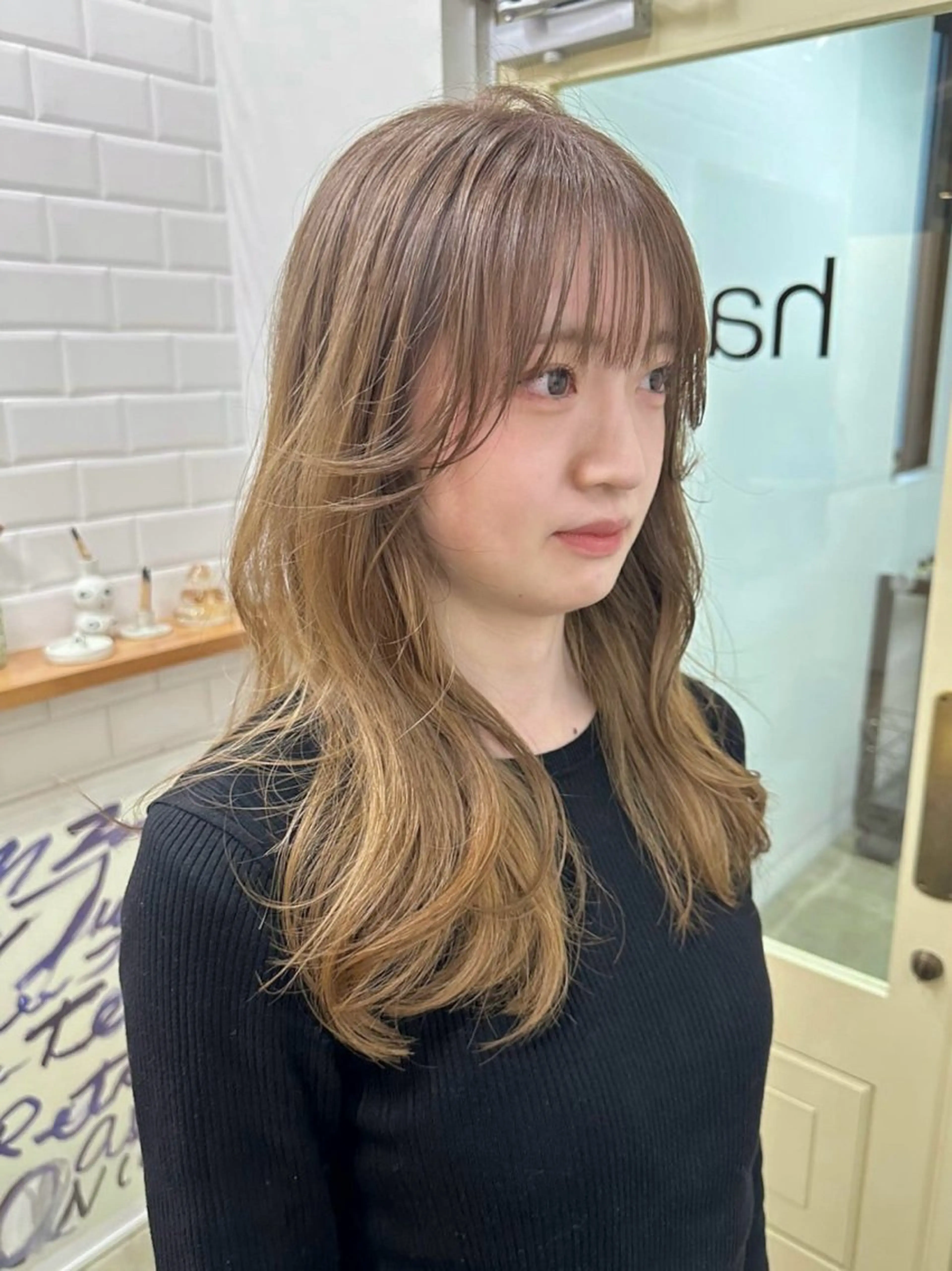 ロング カラー ベージュカラー 顔周りカット カット ヘアカラー 四日市/レイヤー /似合わせカットのヘアスタイル