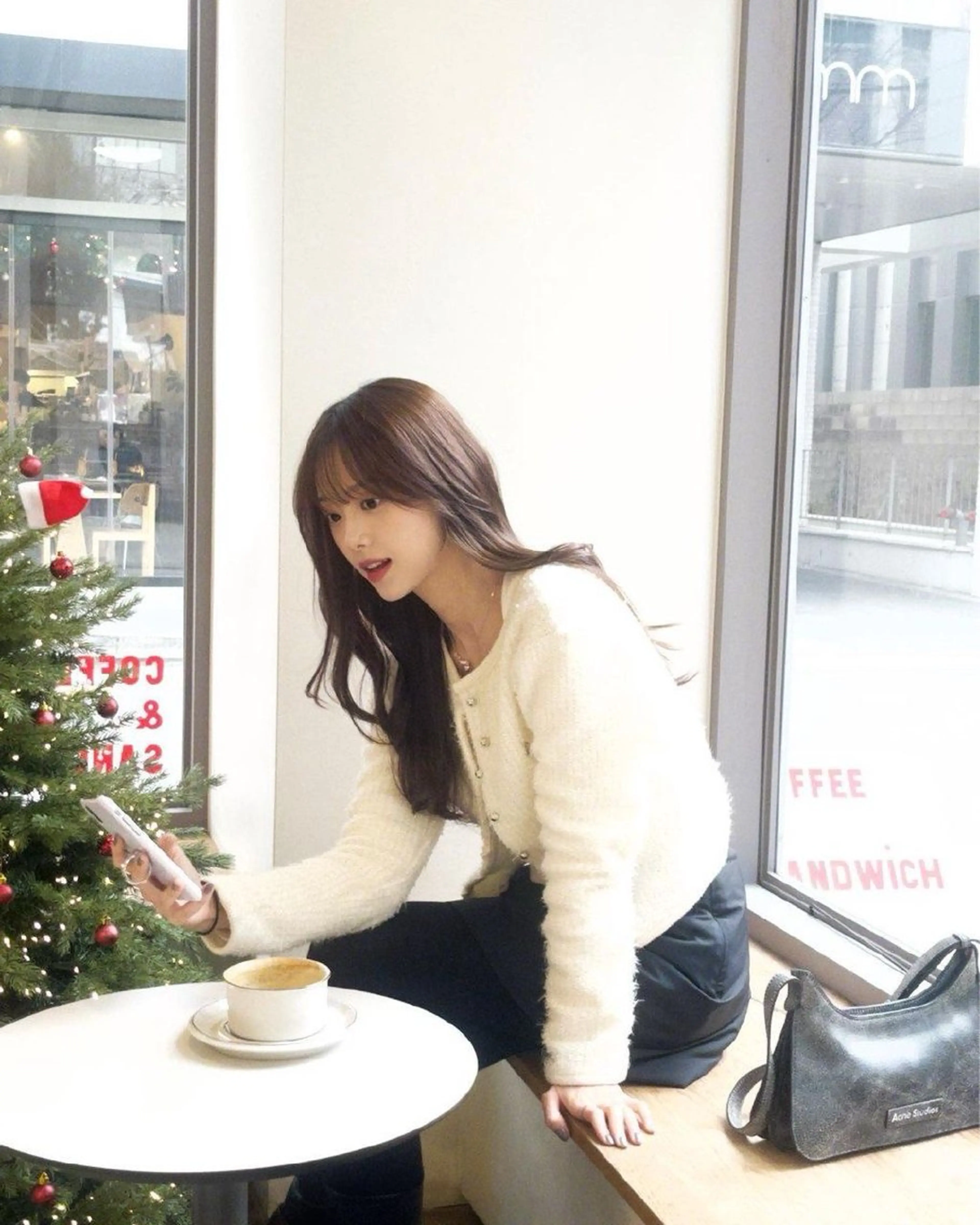 セミロング カラー カット ヘアカラー トリートメント 莉乃/縮毛矯正/髪質 改善/艶カラーのヘアスタイル