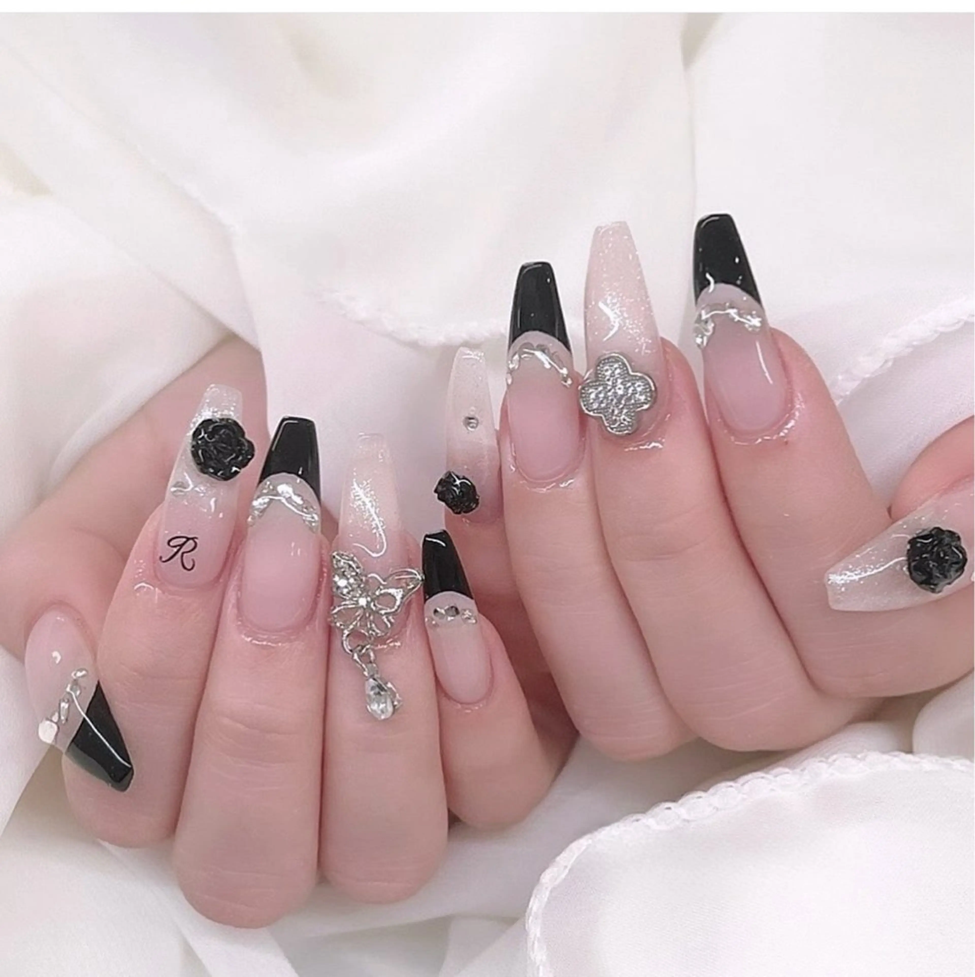 ネイル フレンチネイル キラキラネイル マグネットネイル ミラーネイル ニュアンスネイル ハンドネイル Tira Nailのネイルデザイン