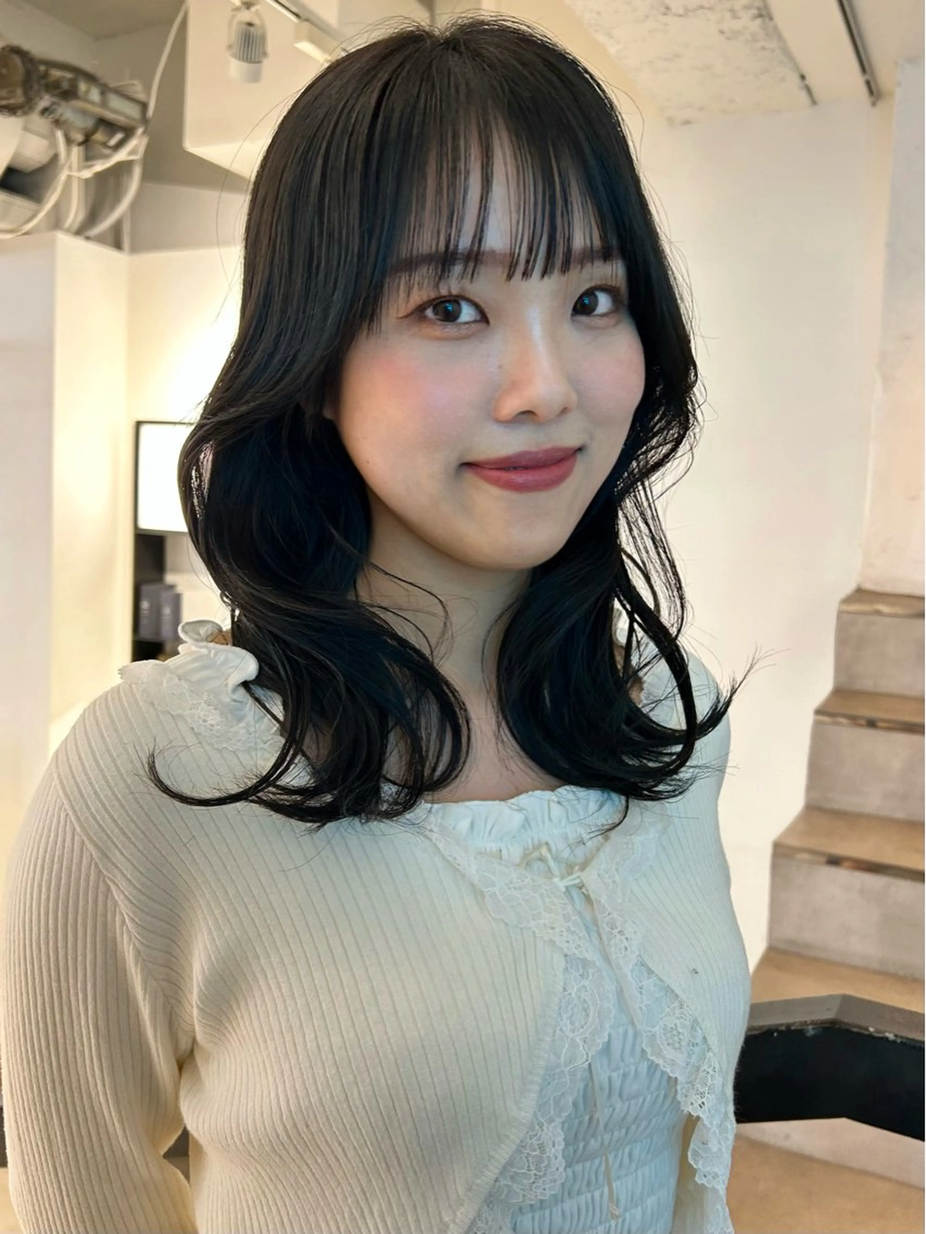 セミロング カラー カット ヘアカラー 🌟暖色系ハイトーン 🌟AIのヘアスタイル