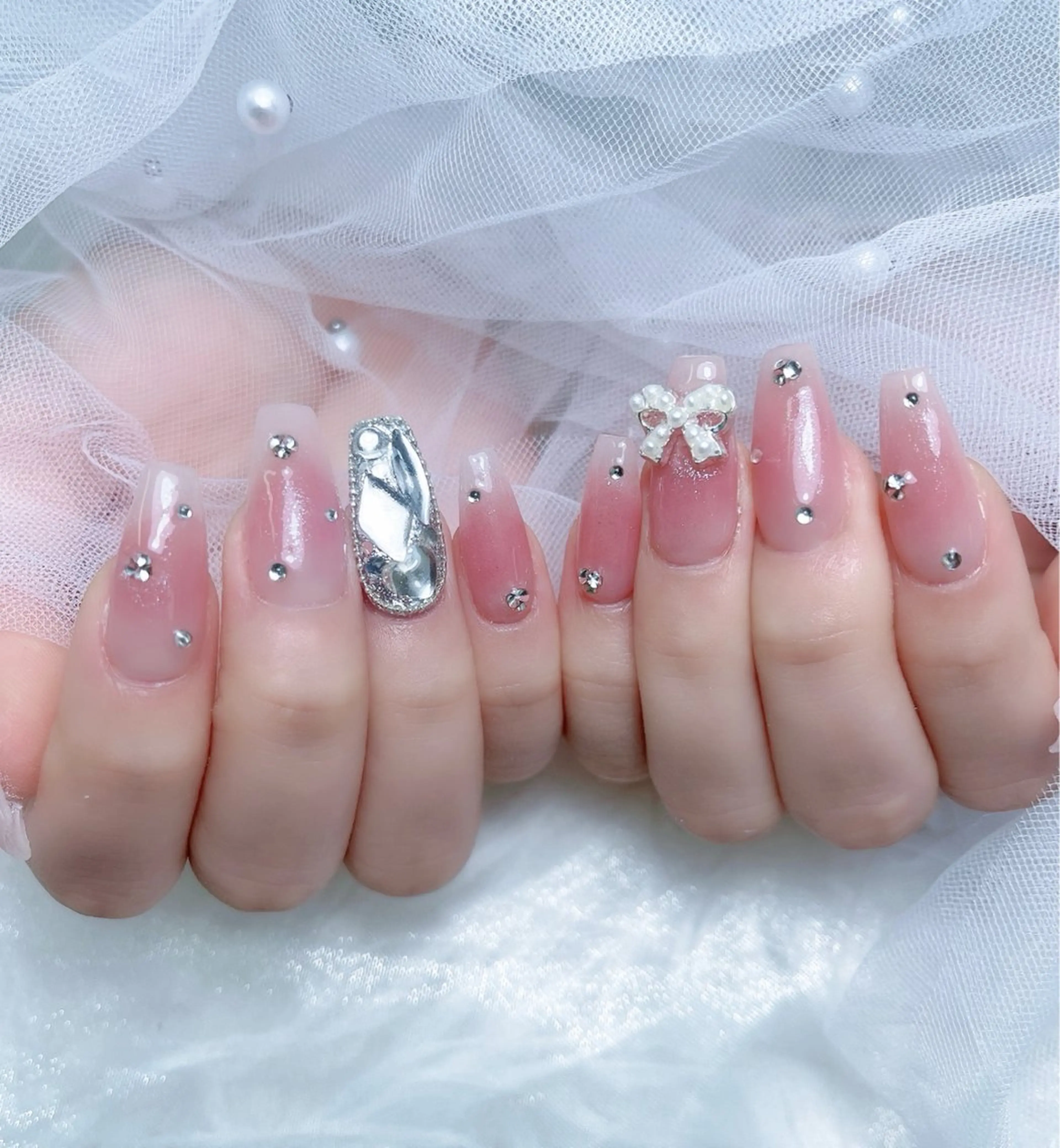 ネイル オーロラネイル クリアネイル フラッシュネイル ジェルネイル グラデーション ハンドネイル Amee Nailsalonのネイルデザイン