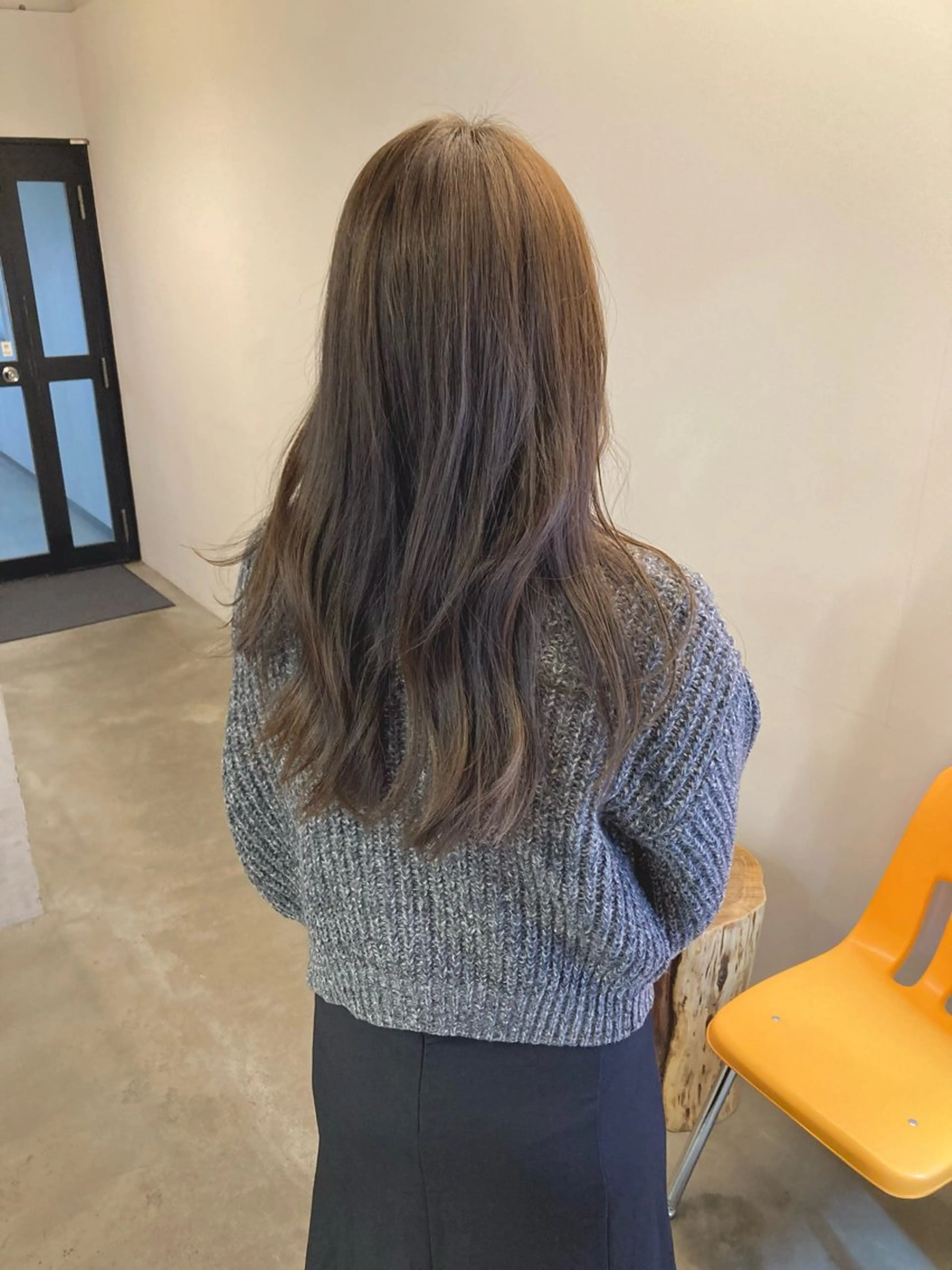 ロング カラー ブリーチ 透明感カラー グレージュ ブリーチなしカラー ヘアカラー トリートメント 1inch所属・透明感カラー レイヤー亀井唯登のヘアスタイル