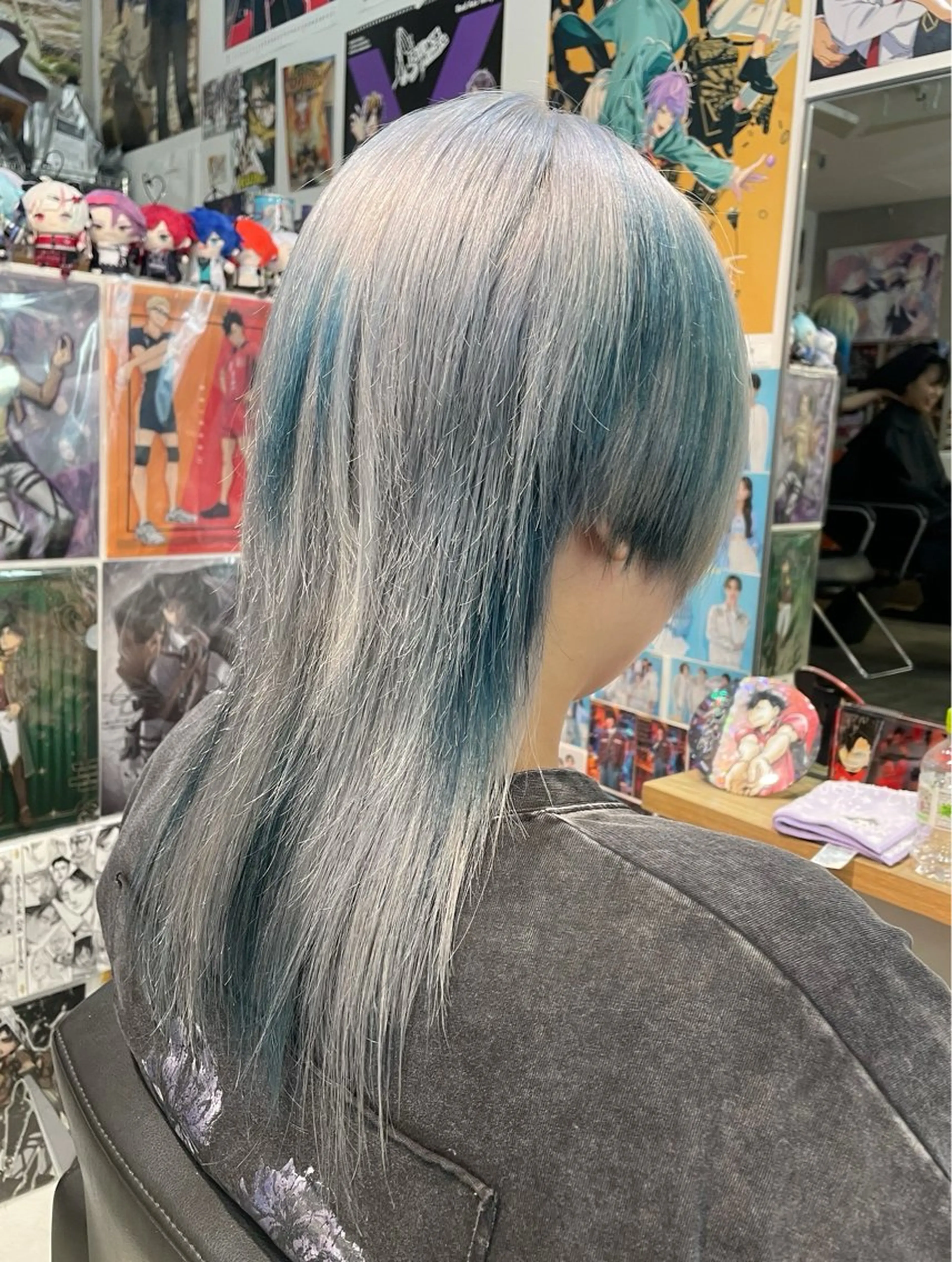 セミロング ヘアカラー 🍭ハイトーン/ デザインカラー🦄のヘアスタイル