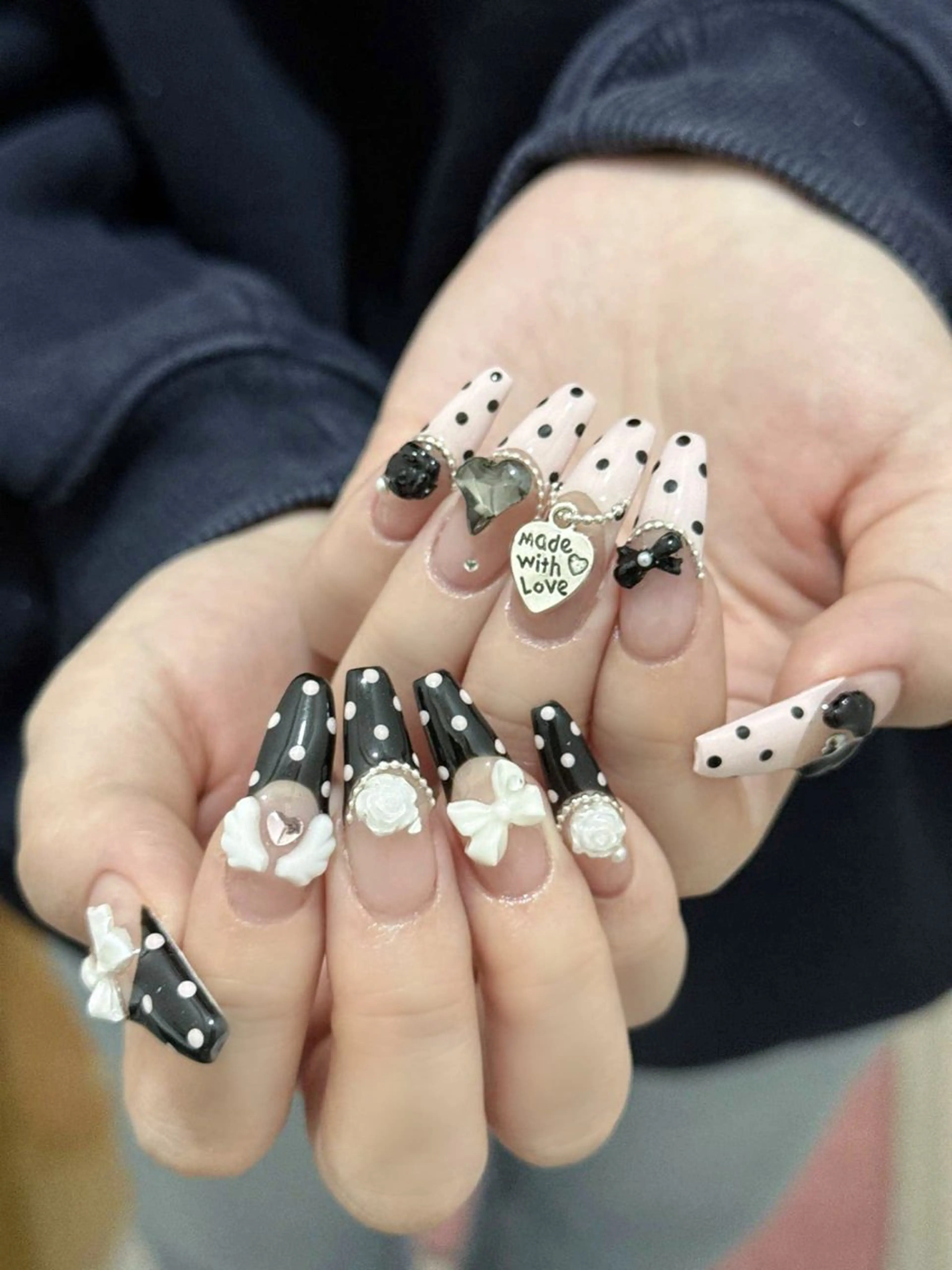 ネイル オーロラネイル ボルドー ブラウン 氷ネイル・うるうるネイル キラキラネイル ハンドネイル Julli NailStudioのネイルデザイン