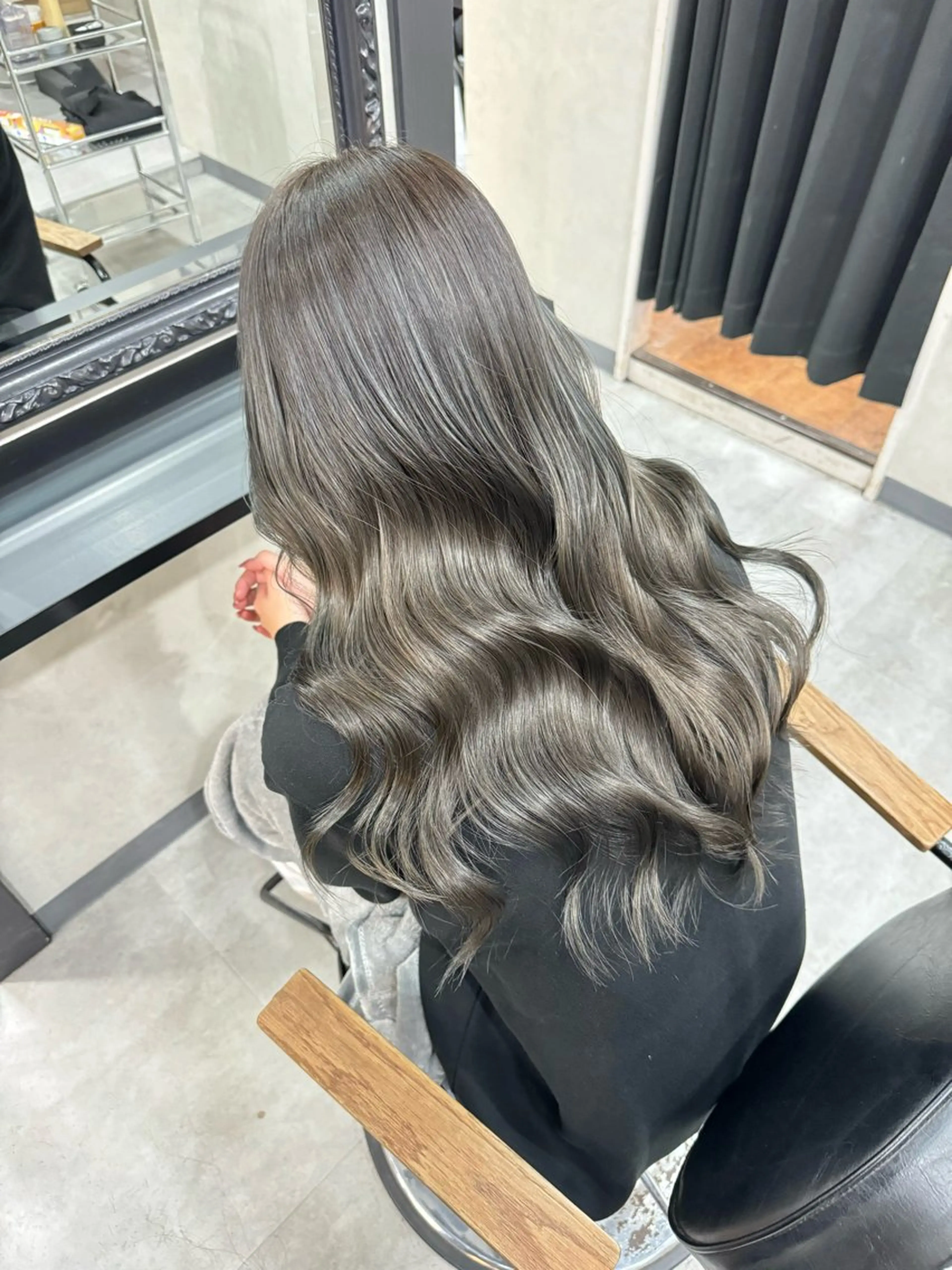 ロング 似合わせカット カット ヘアカラー トリートメント 井本翔太.髪質改善. ベージュ.グレージュのヘアスタイル