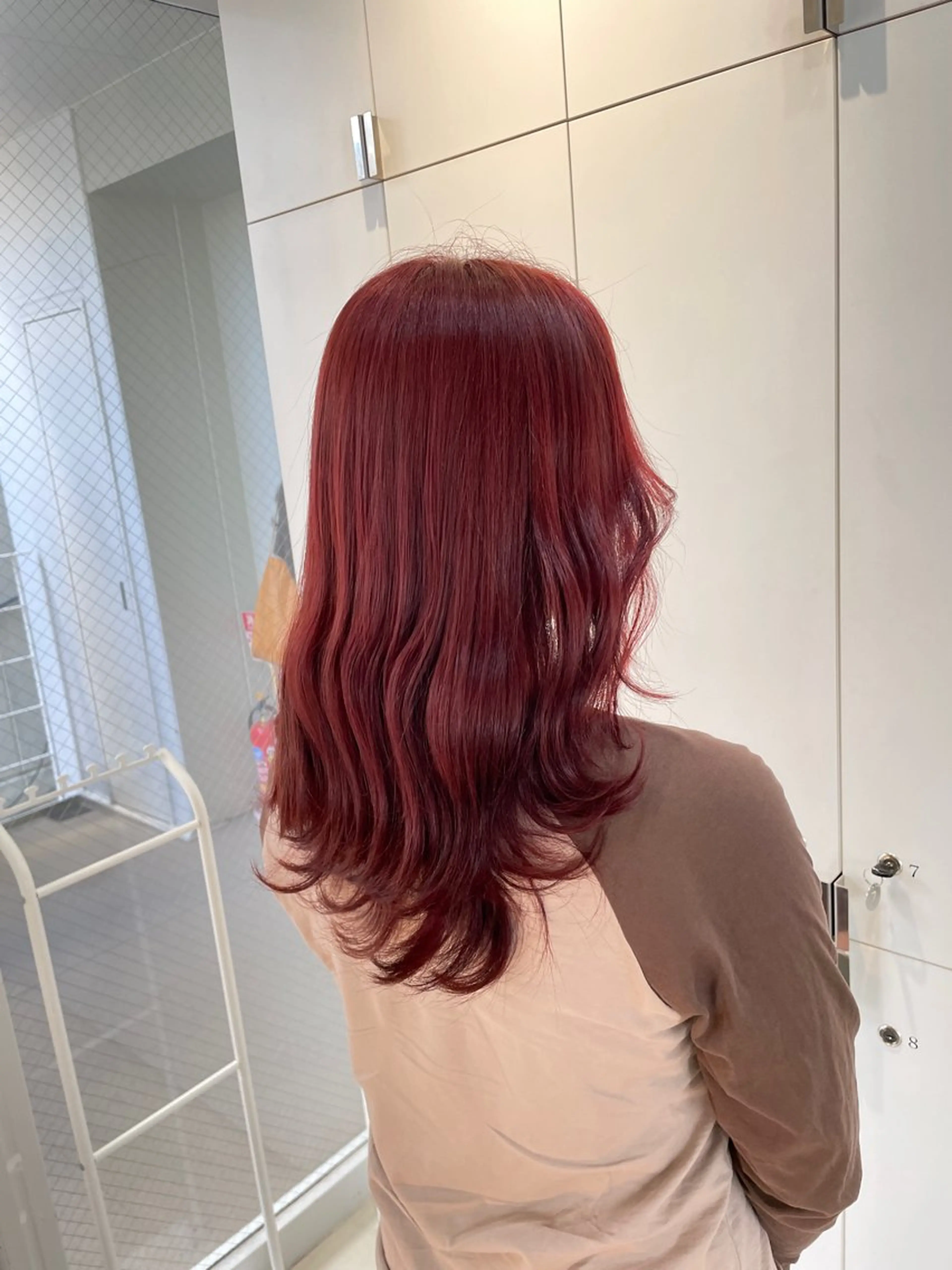 ロング カラー ヘアアレンジ ブリーチ ダブルカラー ブリーチなしカラー レッドカラー 縮毛矯正 ヘアカラー トリートメント ヘアセット 艶髪✨寒色カラー✨ 翁長孝輔のヘアスタイル