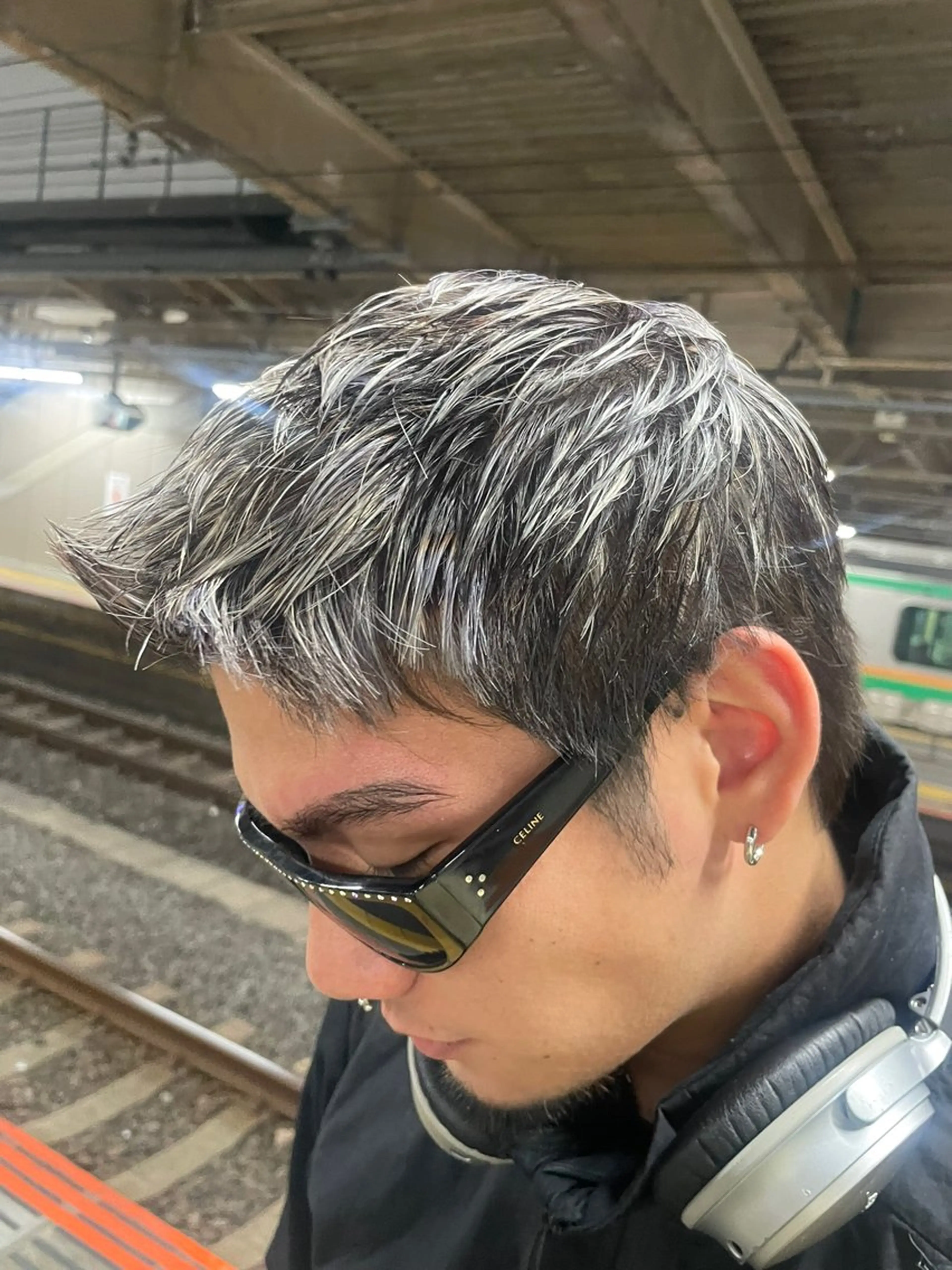 【ホワイトメッシュ】メンズカット＋ホワイトメッシュカラー（ブリーチ2回＋ホワイトカラー）の写真