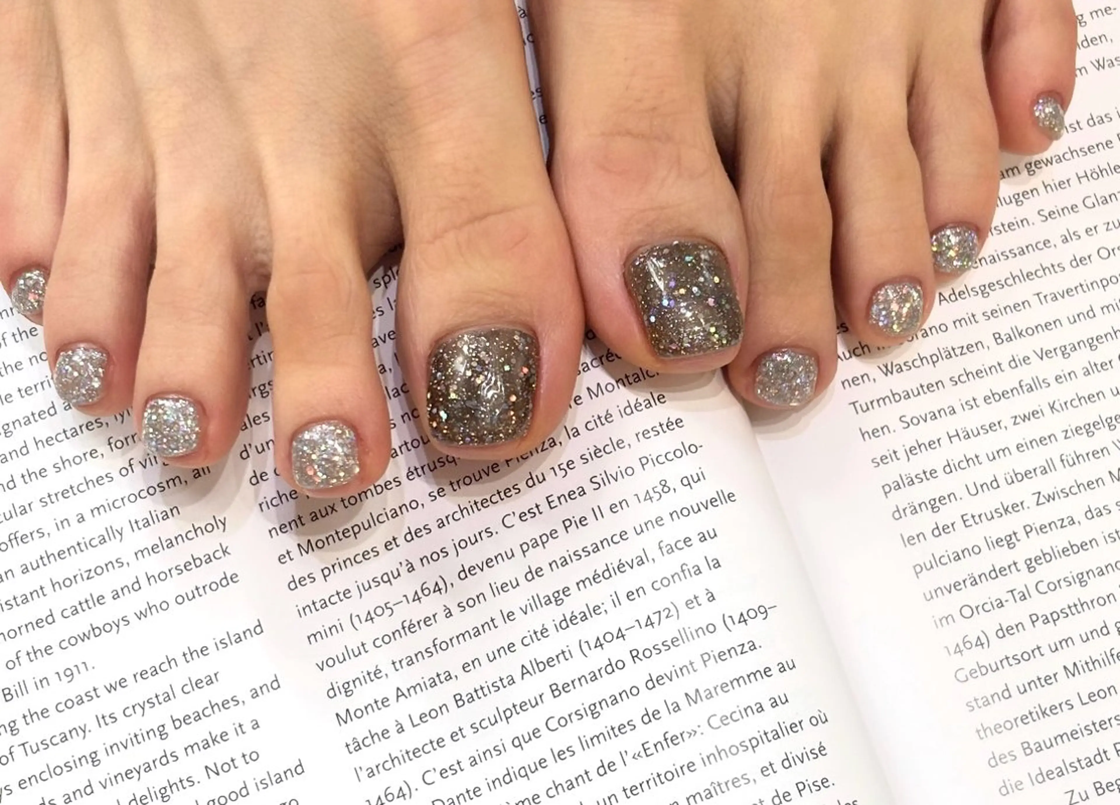 ミニモ限定価格⚜️＜オフあり＞foot 持ち込みアートの写真