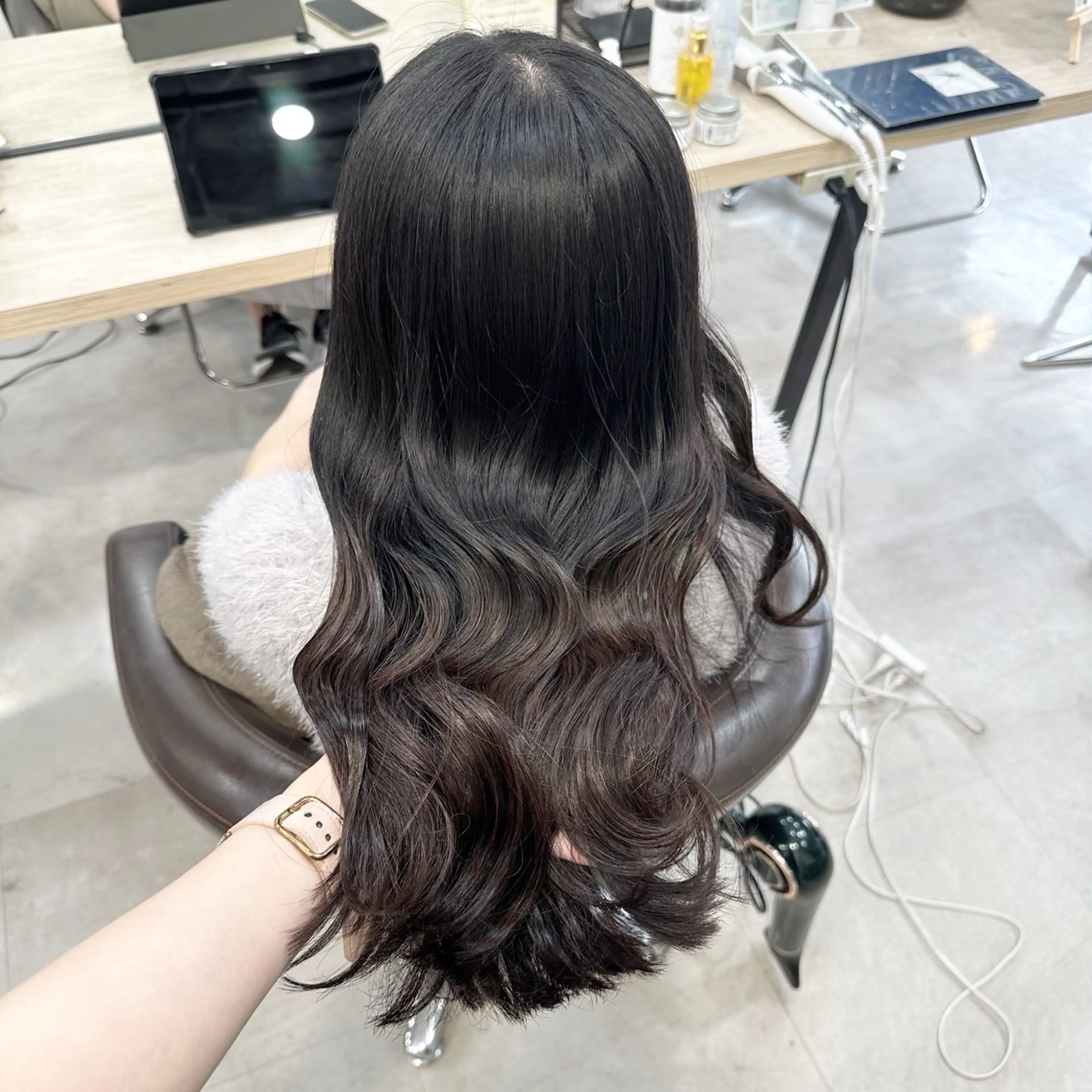 ロング ロングレイヤー レイヤーカット ロング カット トリートメント ピンク・ラベンダー 艶カラー🍁かえでのヘアスタイル