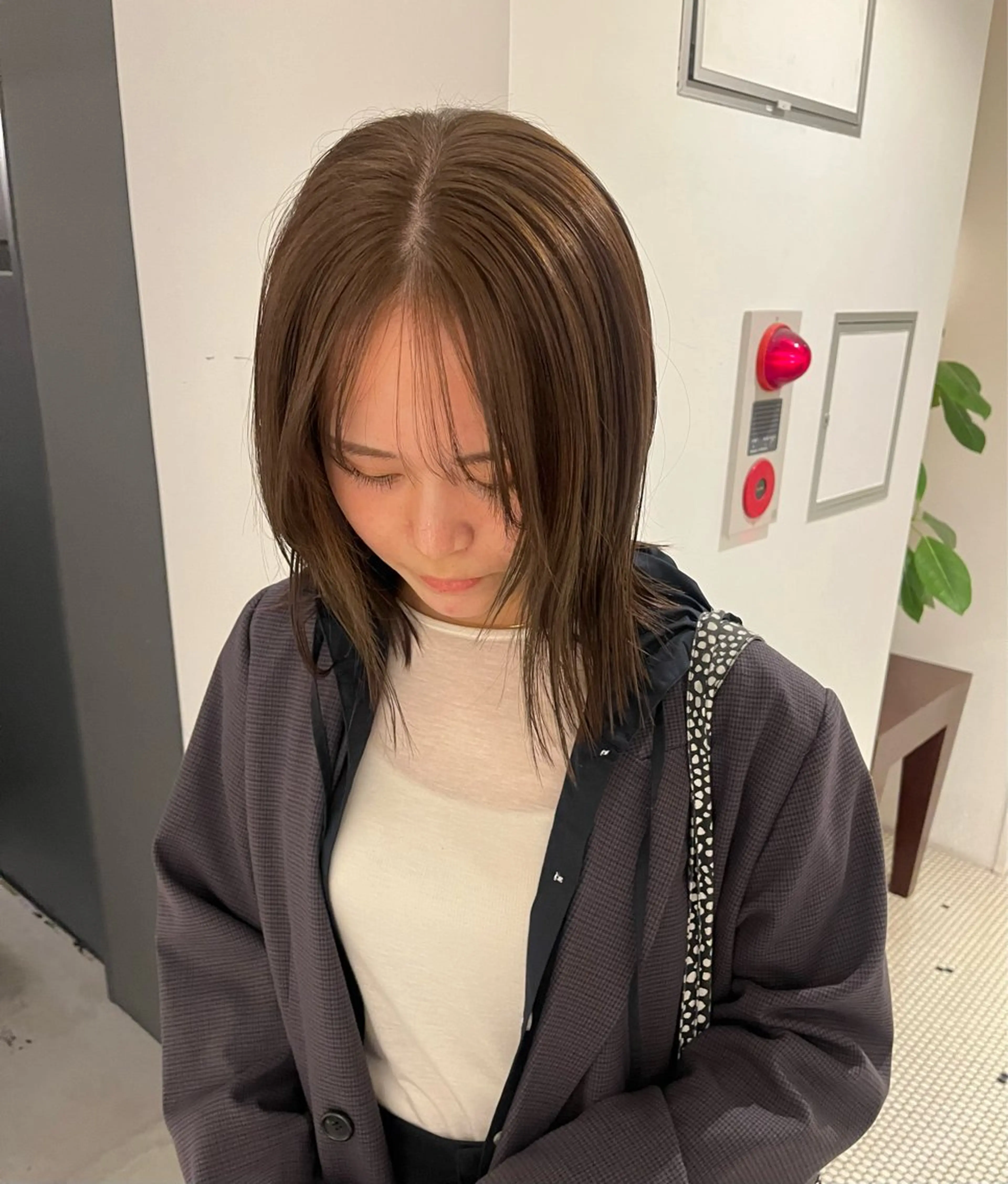 セミロング カット ヘアカラー あやか/ベージュ /透け感カラーのヘアスタイル