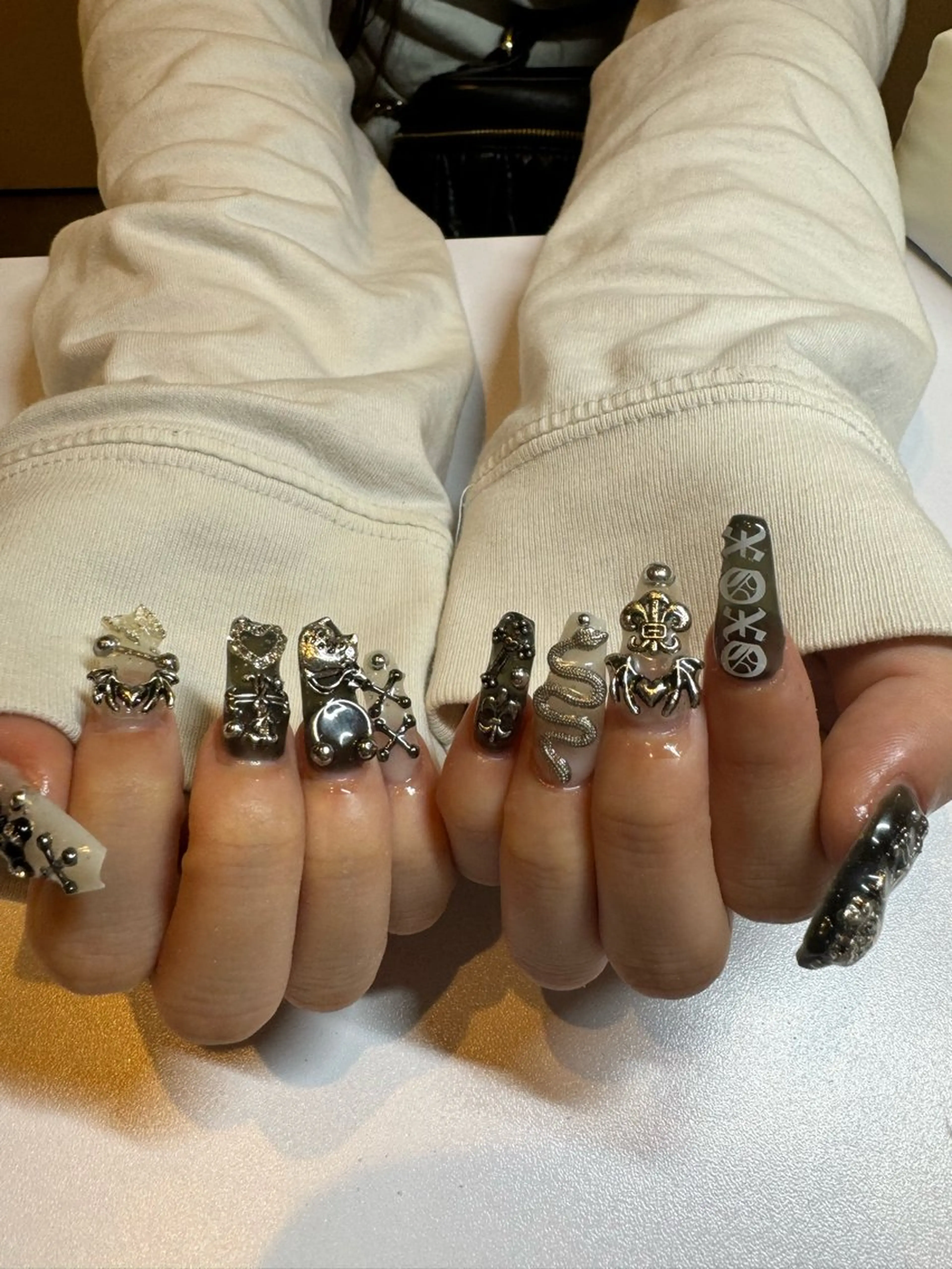 ネイル ハンドネイル 濱岡 咲のネイルデザイン