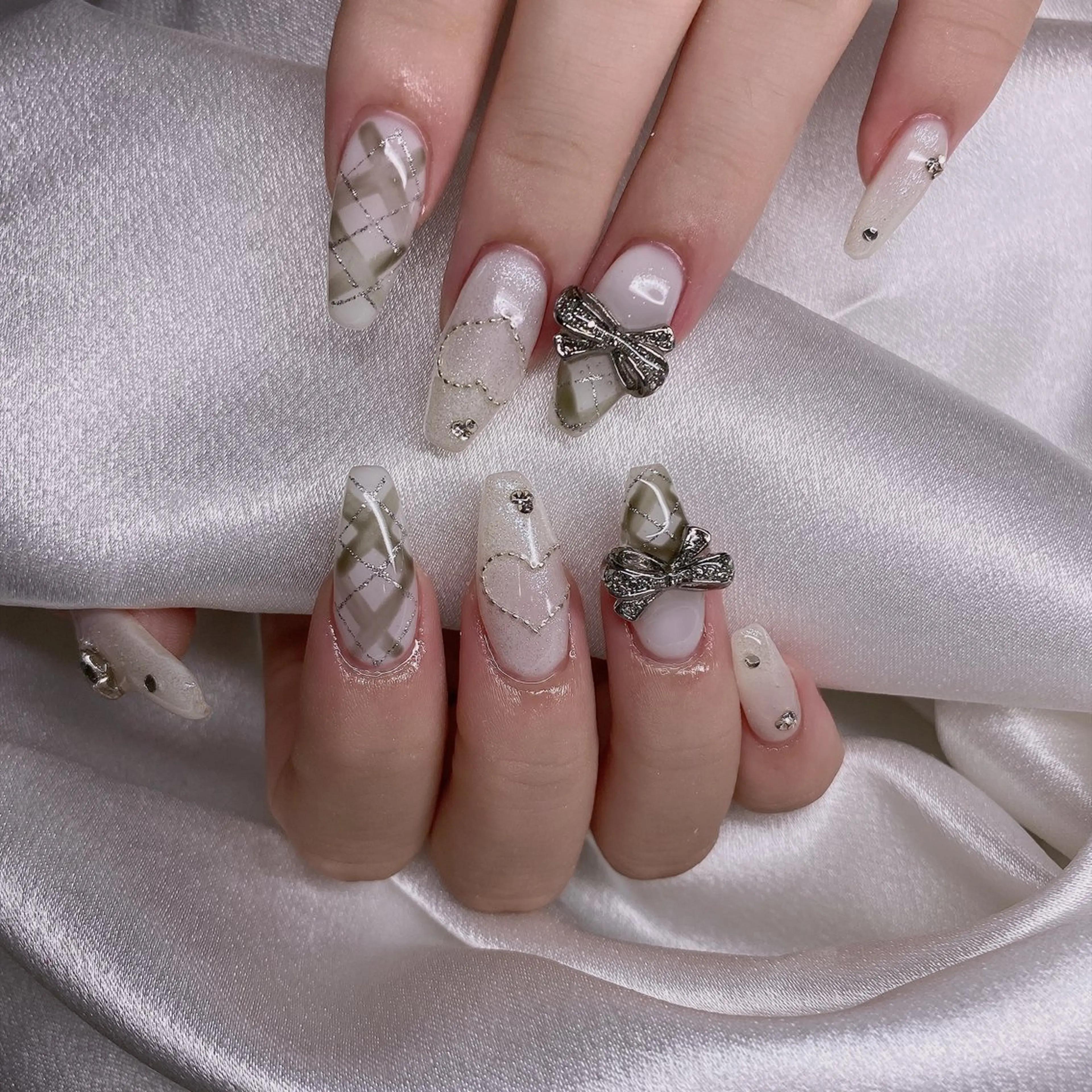 ネイル M2ネイルサロン【長さ出し&フィルイン導入店】所属・長さ出し専門店 RIRIのネイルデザイン