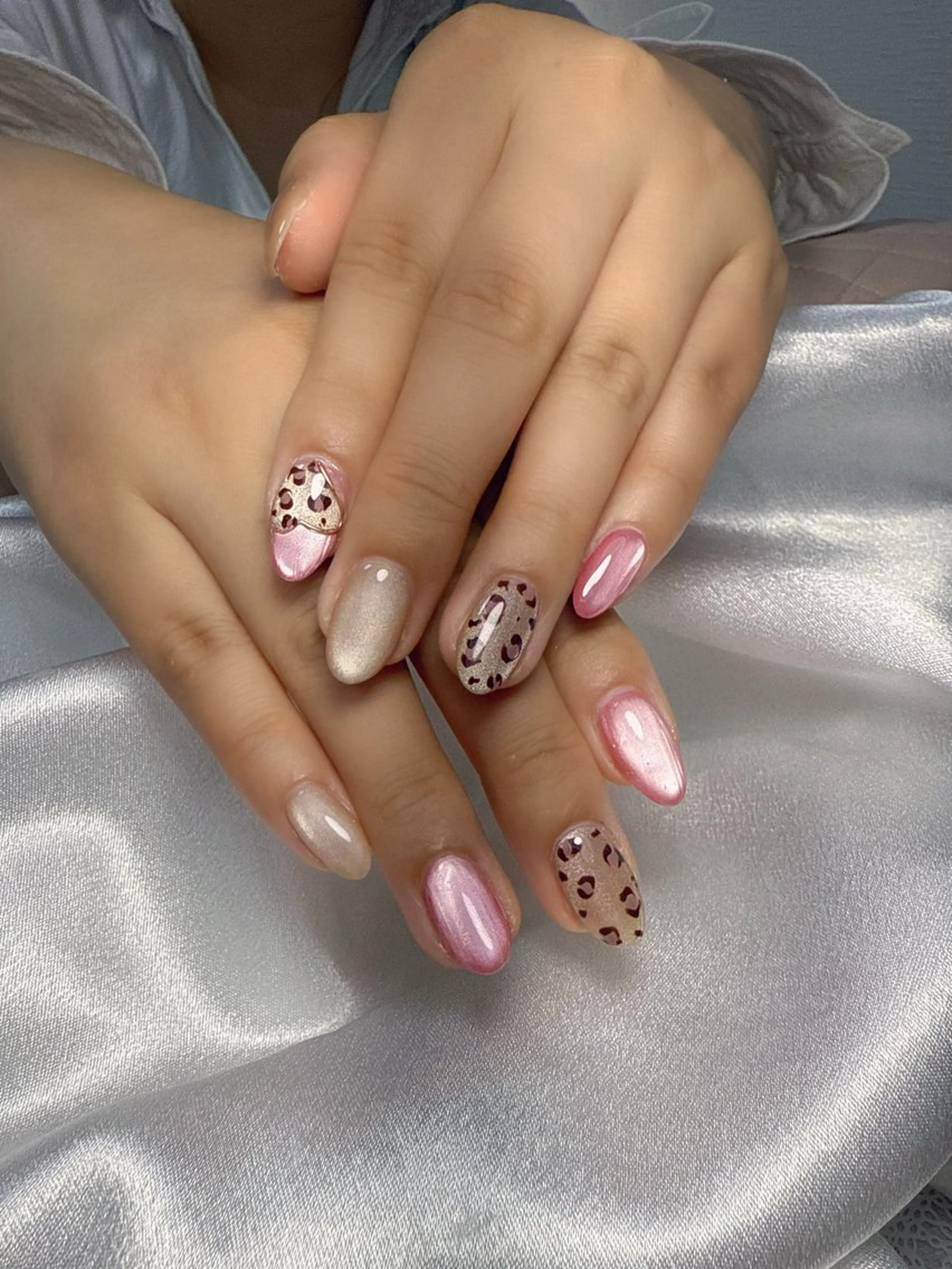 ネイル オーロラネイル ブルー チークネイル フットネイル グラデーション 西野 カナのネイルデザイン