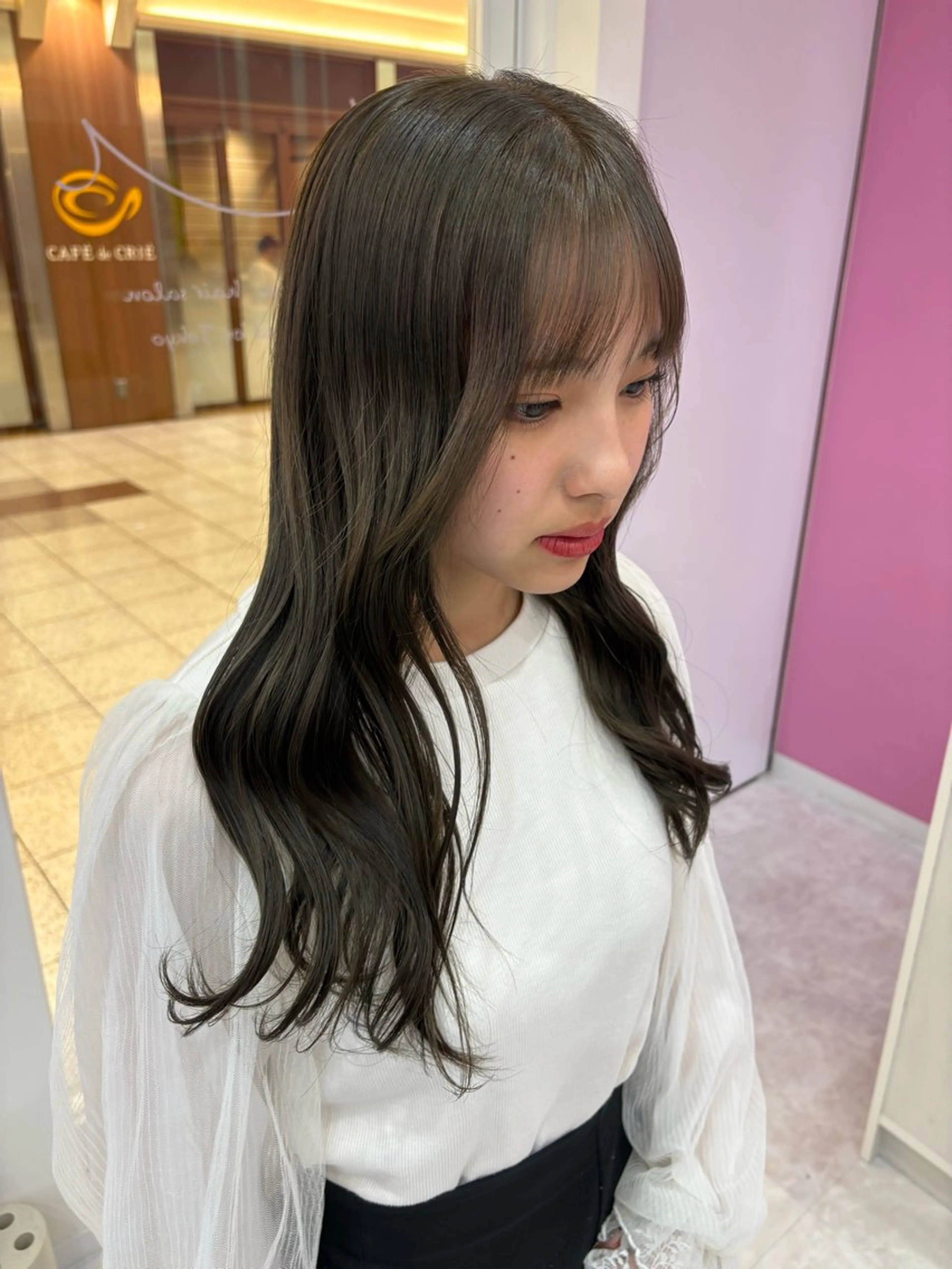 ロング カラー ベージュカラー オリーブベージュ Hirona 縮毛矯正/髪質改善のヘアスタイル