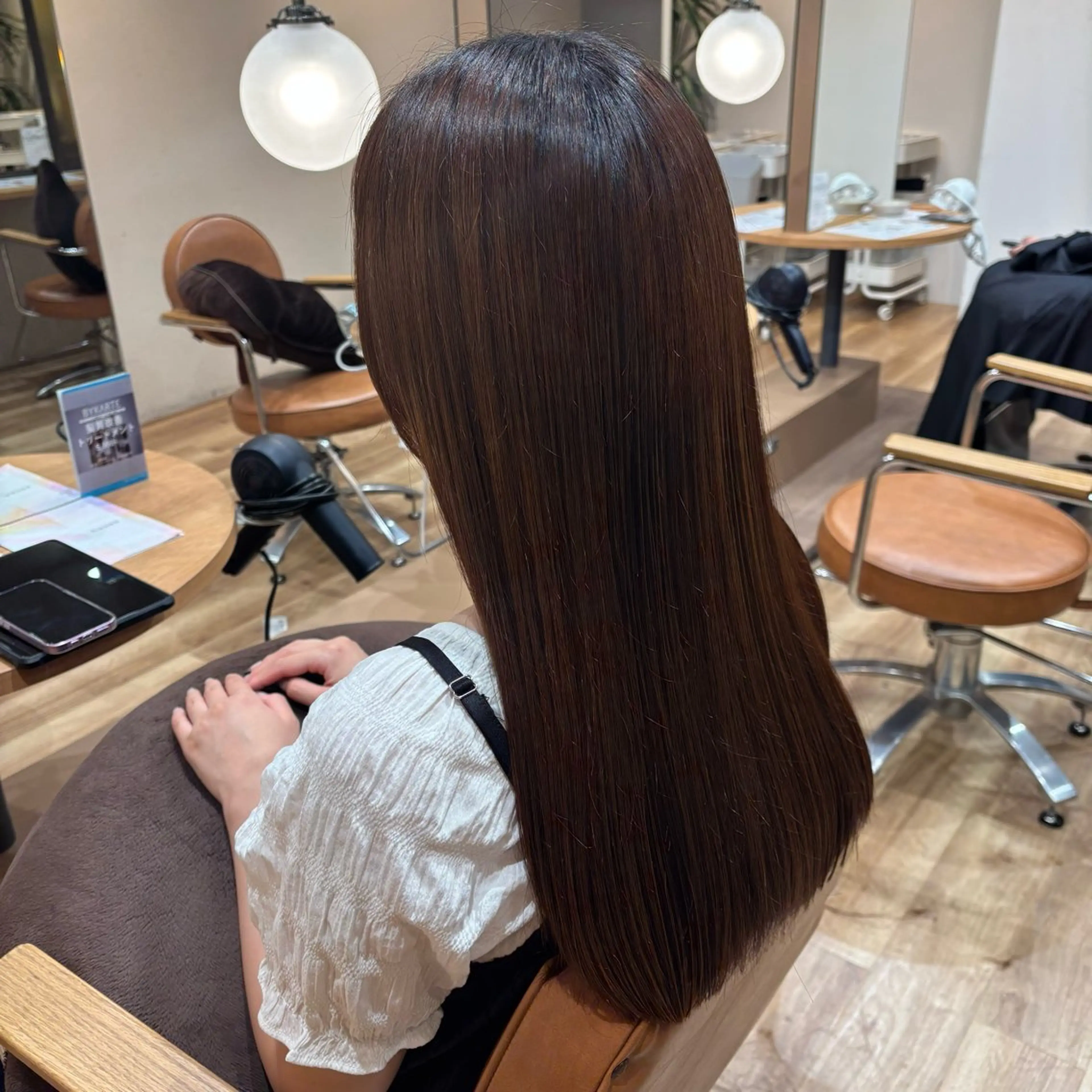 ロング 顔まわりレイヤー 顔周りカット レイヤーカット 小西 七菜子のヘアスタイル