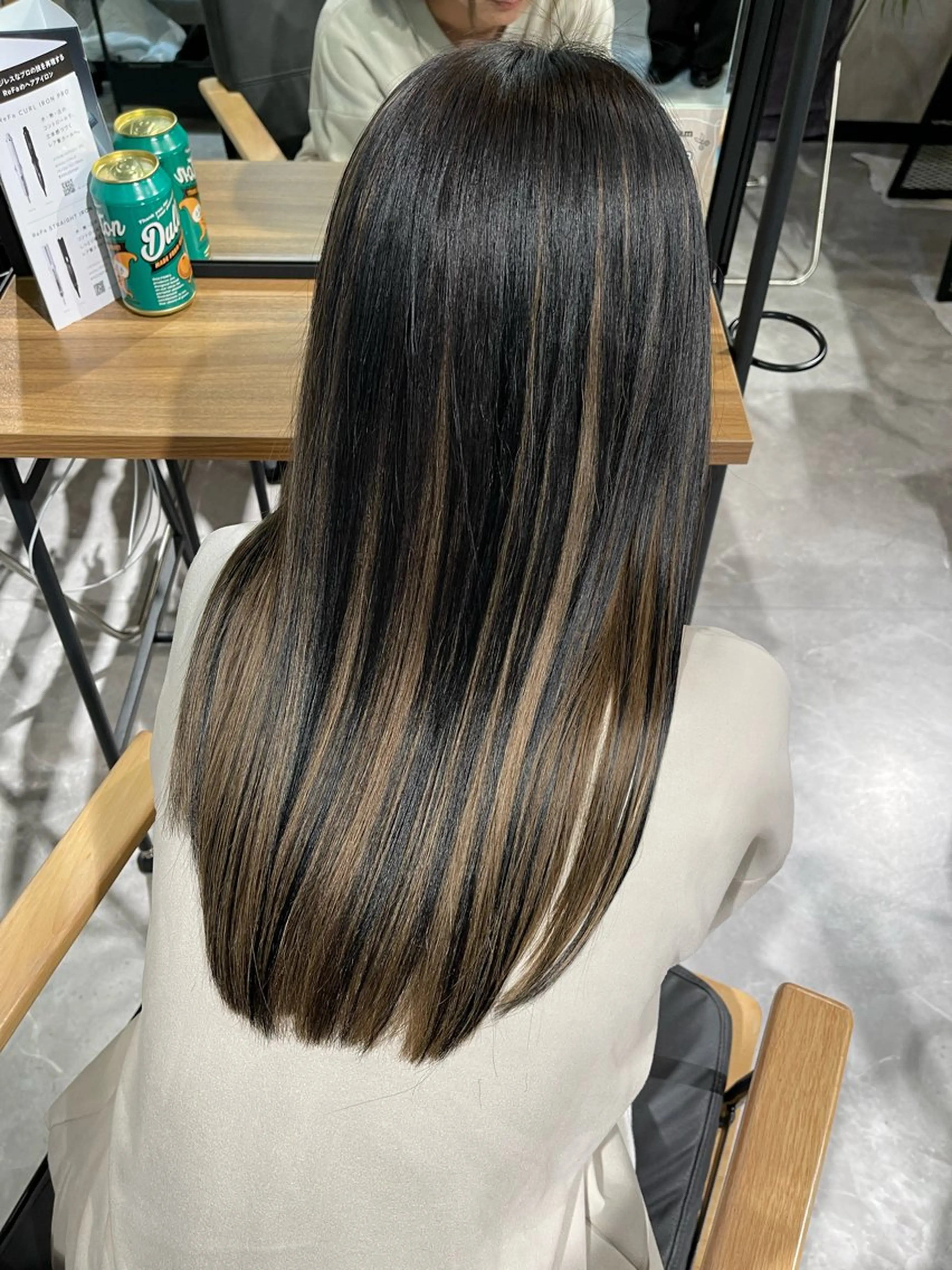 ロング カラー ベージュカラー 黒髪 インナーカラー SHIKI所属・三村 修斗のヘアスタイル