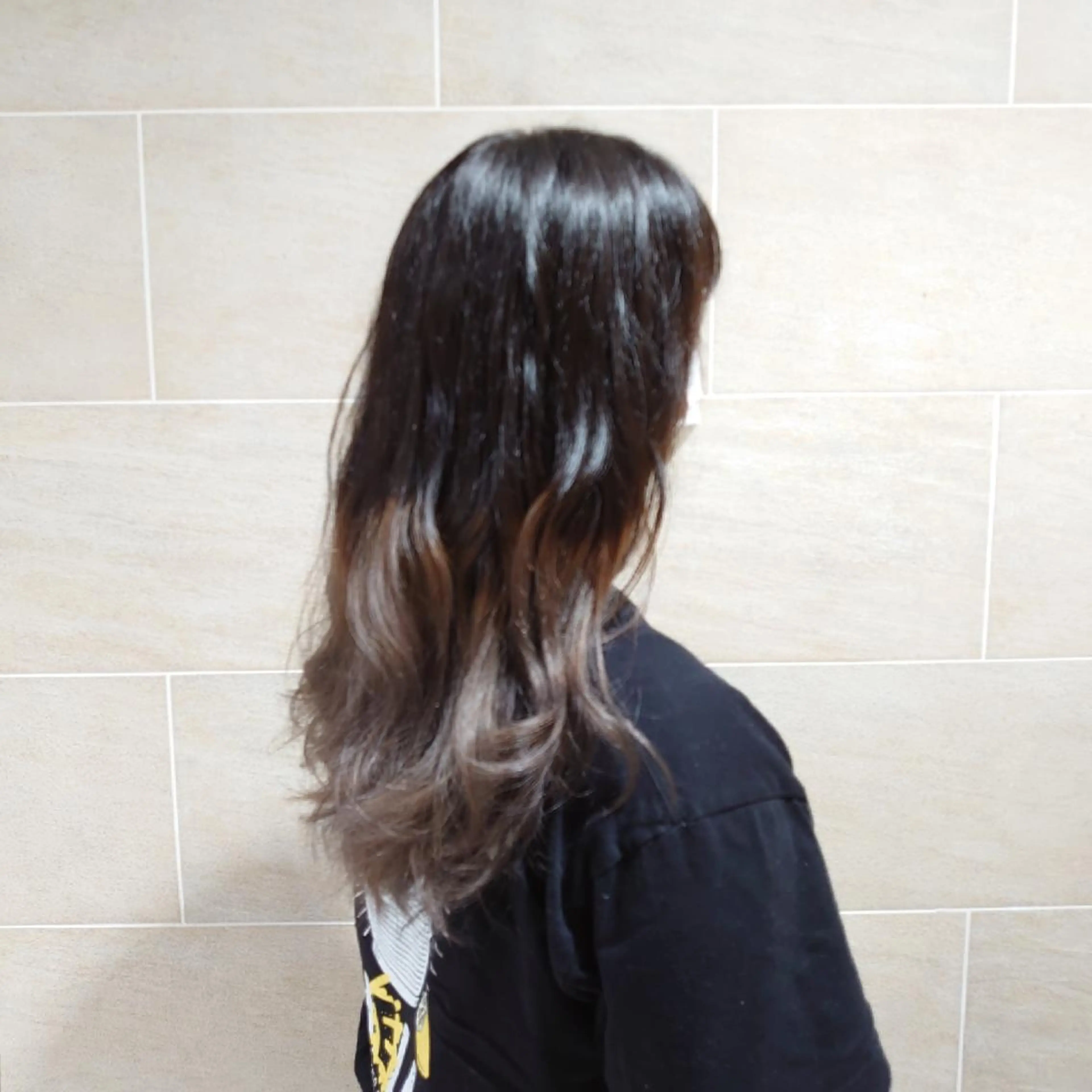 ロング カラー 透明感カラー グラデーションカラー シルバー 宮本  星羅のヘアスタイル