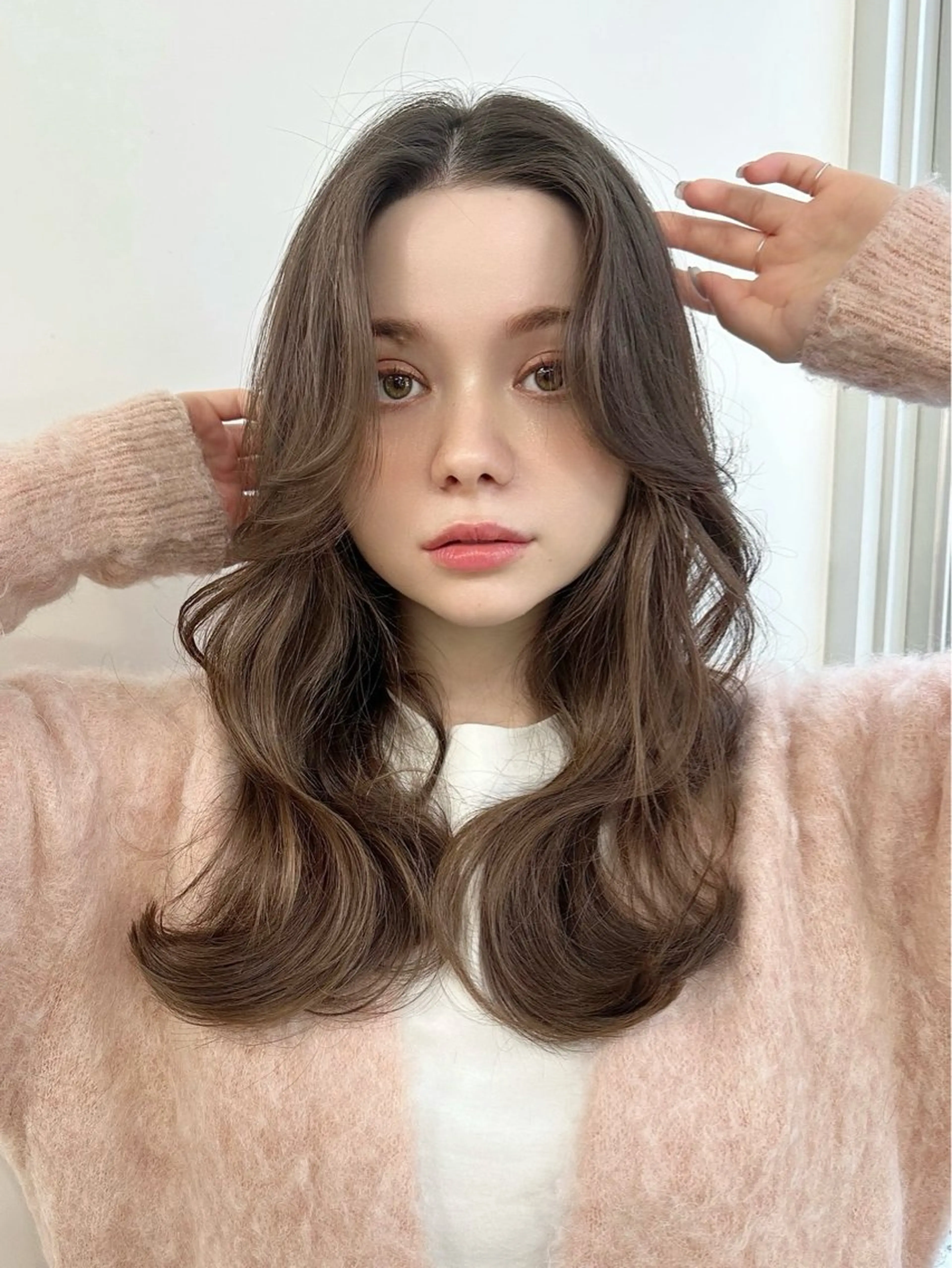 セミロング カラー カット ヘアカラー トリートメント 韓国風×透明感カラー 髪質改善オタベシンヤのヘアスタイル