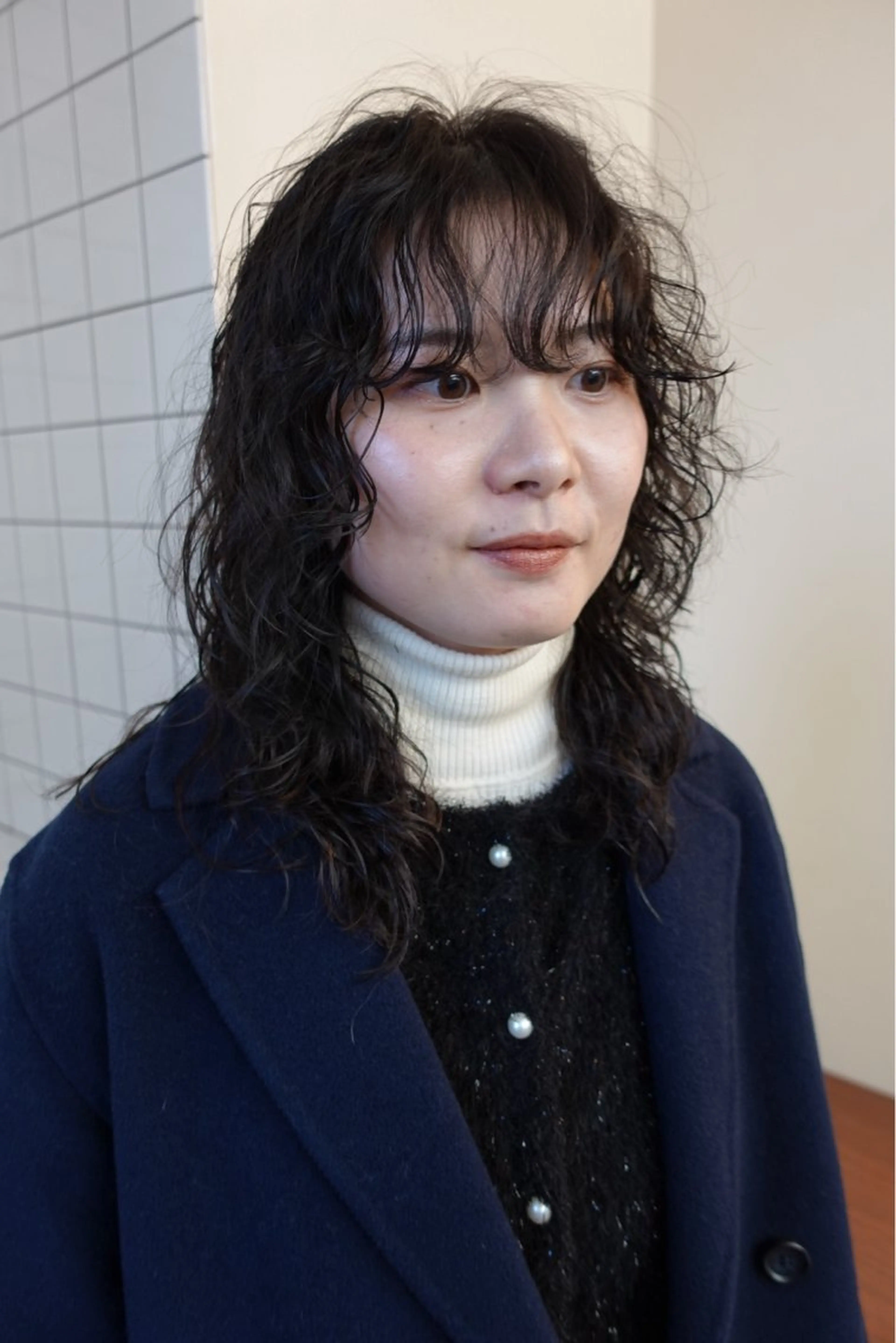 ミディアム カラー パーマ ミディアムパーマ レイヤーカット カット ヘアカラー パーマ ボブパーマ/パーマ ウルフパーマのヘアスタイル