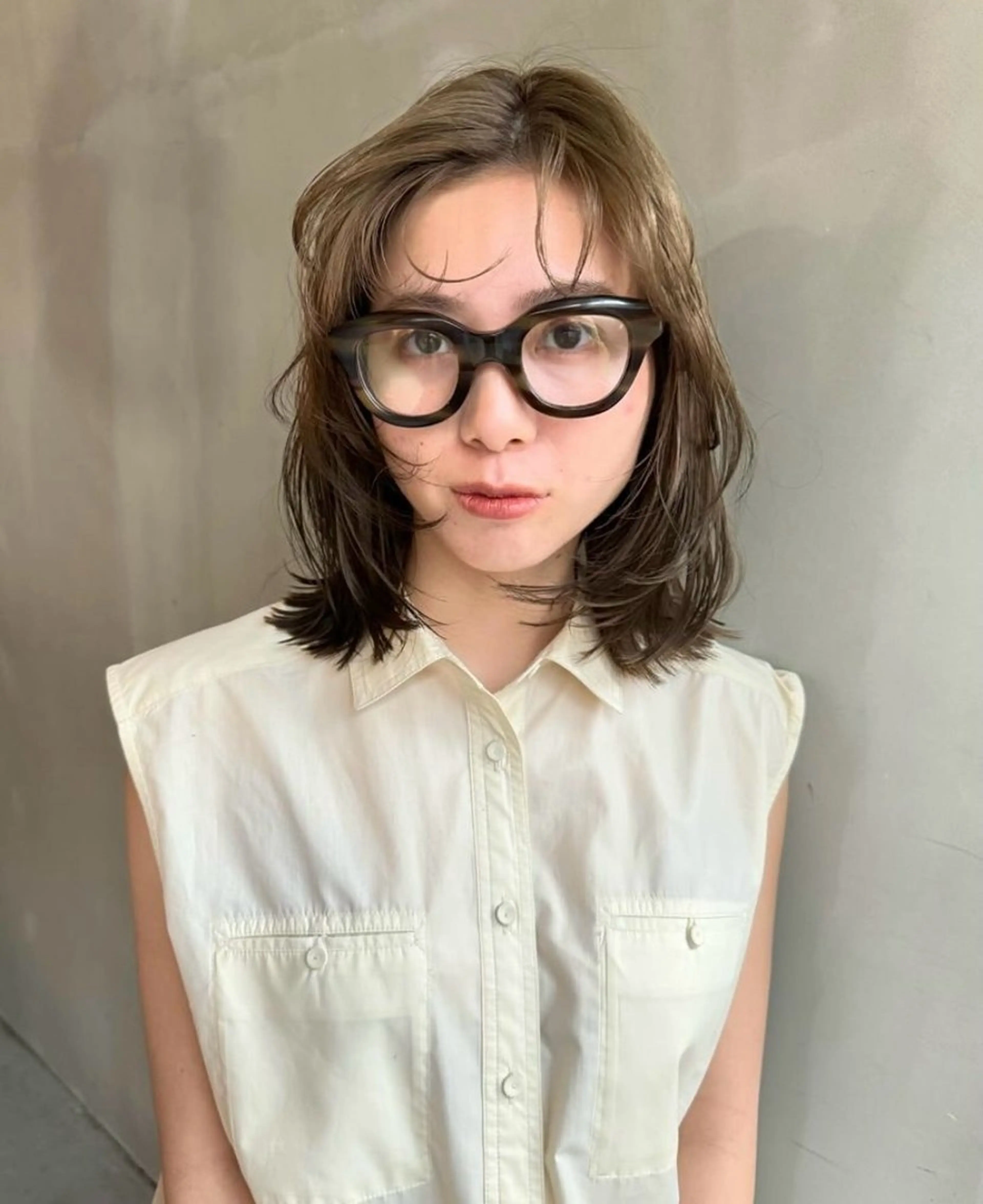 ミディアム 透明感/グレージュ/ レイヤー/ 青空のヘアスタイル