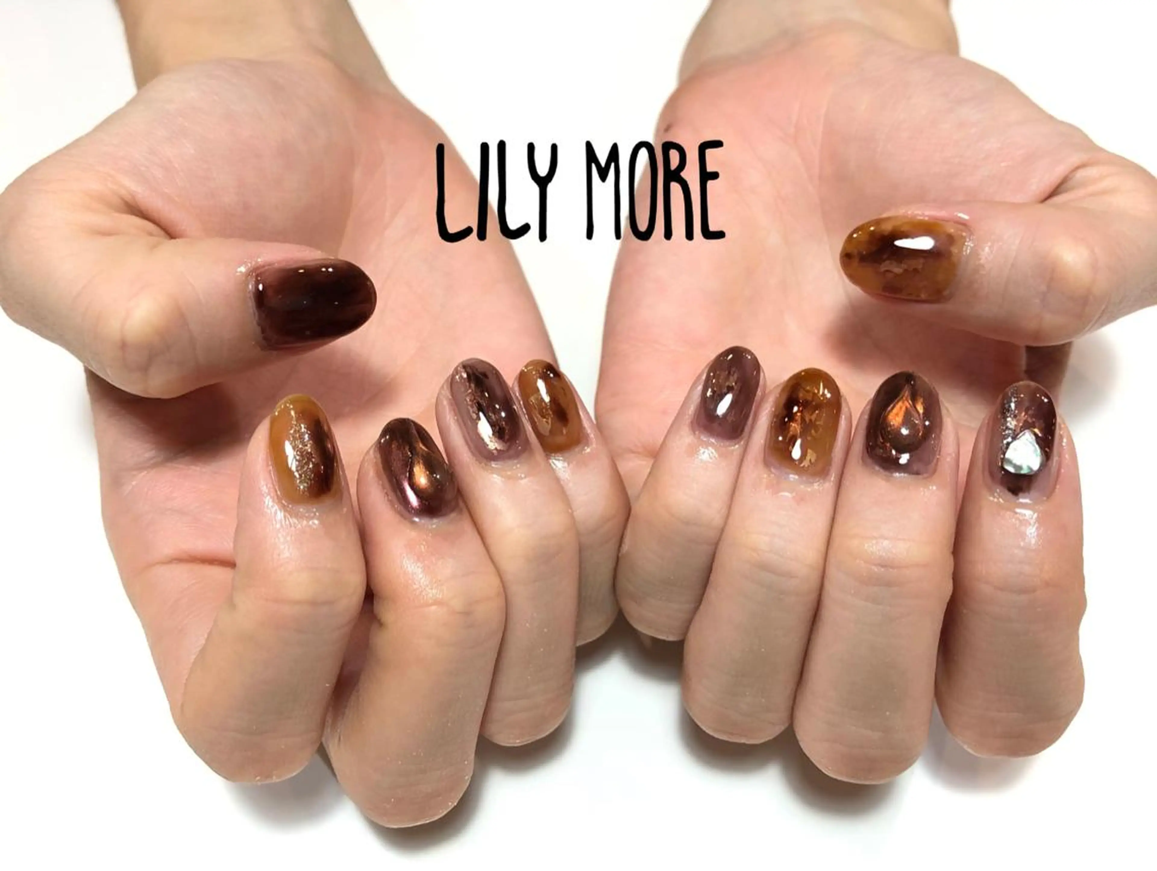ネイル ブラウン ニュアンスネイル Lily closetのネイルデザイン