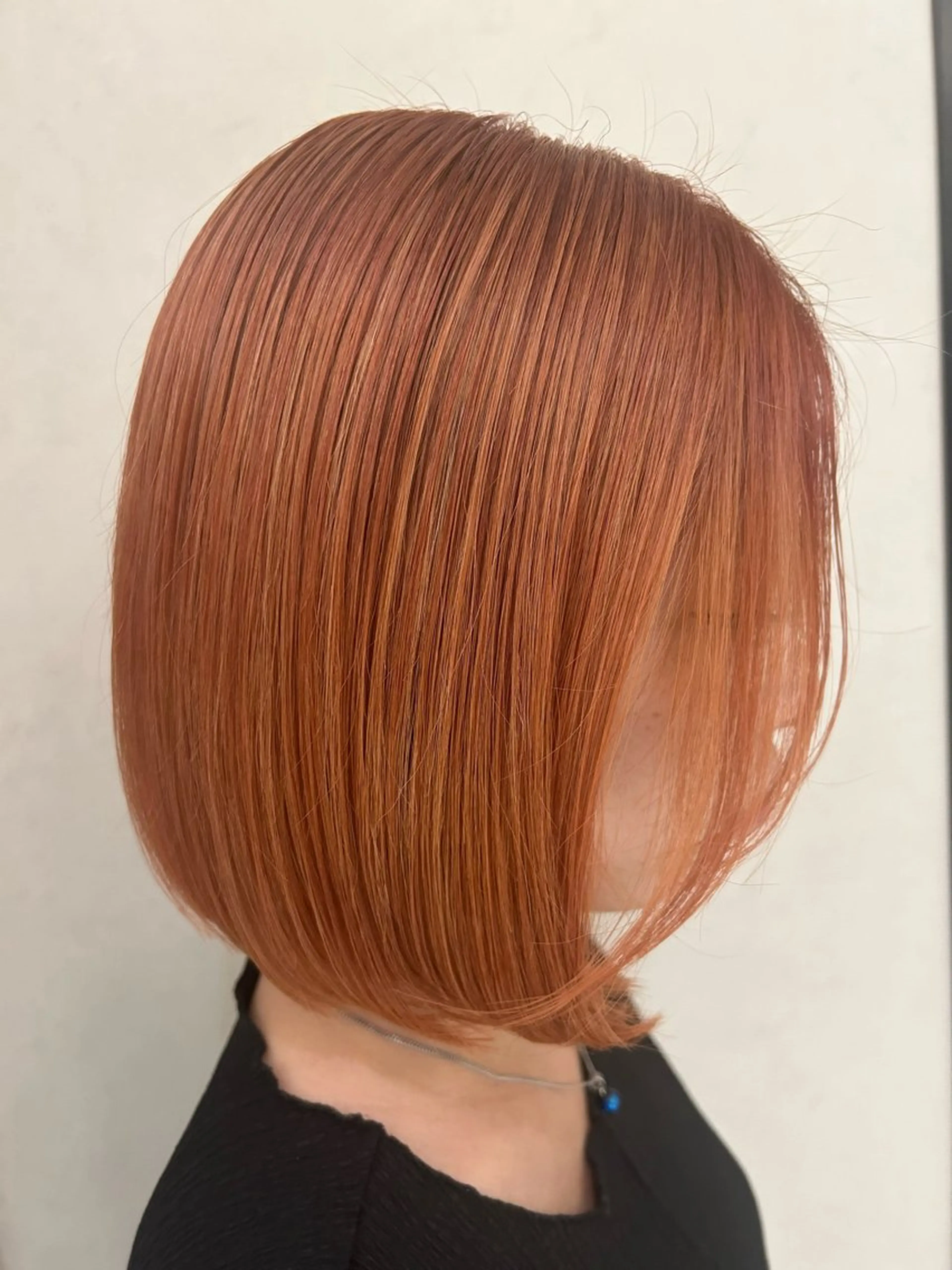 ショート カラー 前下がりボブ ベージュカラー ブリーチ ケアブリーチ オレンジ カット ヘアカラー トリートメント 松岡 恭弘のヘアスタイル