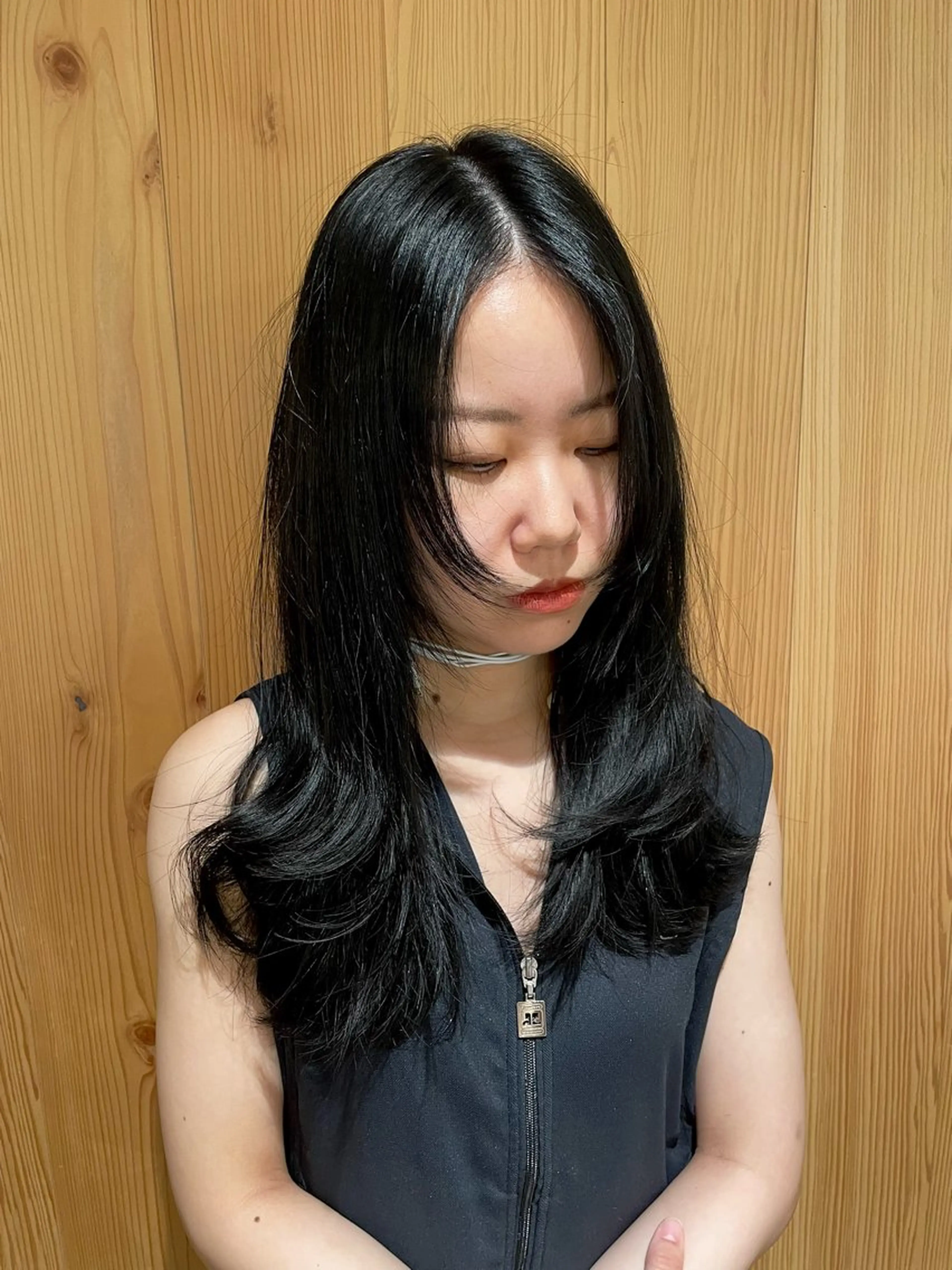 セミロング レイヤーカット gotoday シェアサロン　渋谷モディ店所属・ブリーチなし🩶透明 感カラー🩶社会人様のヘアスタイル