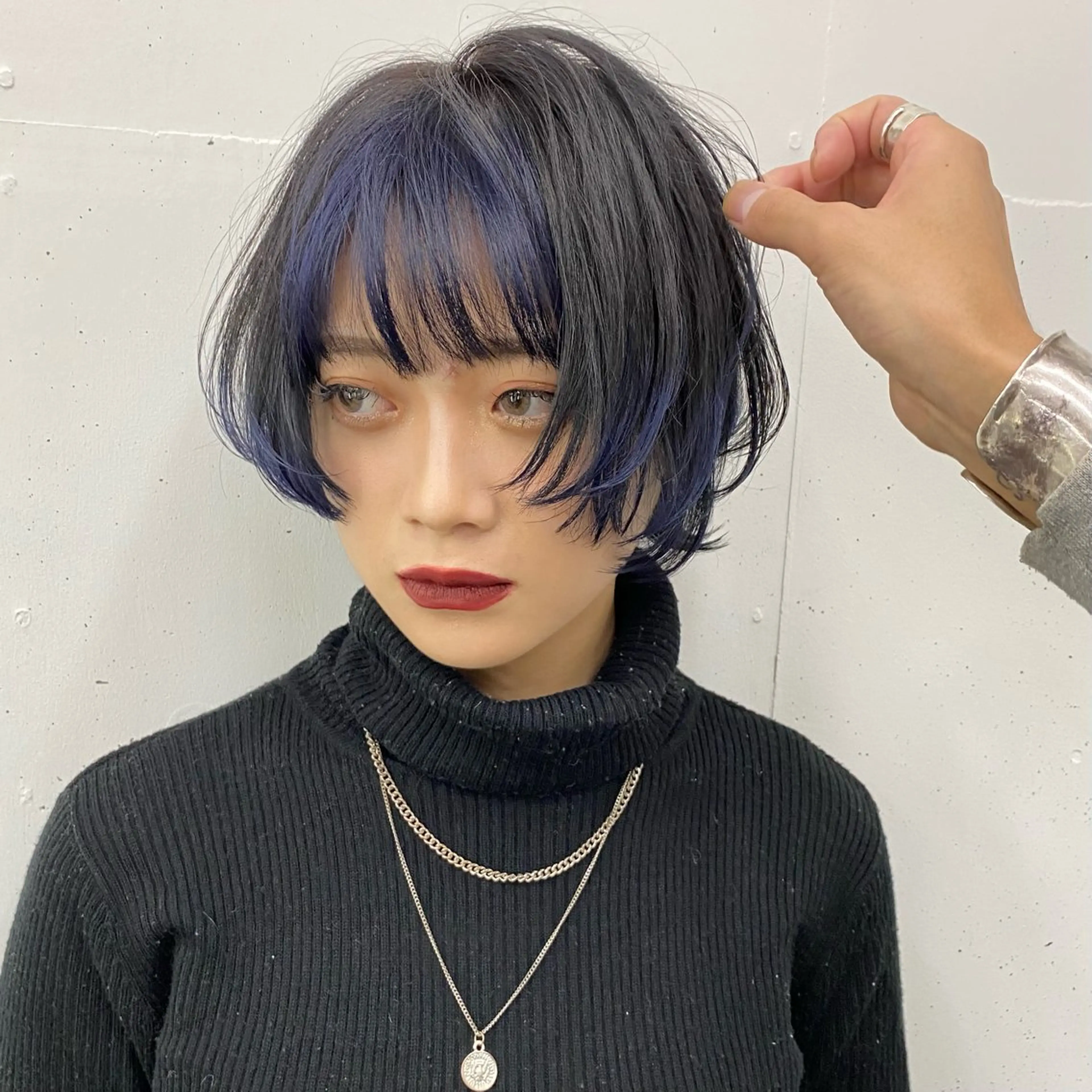 ショート ショートヘア ウルフカット TOMOYAレイヤー ブリーチ縮毛矯正のヘアスタイル