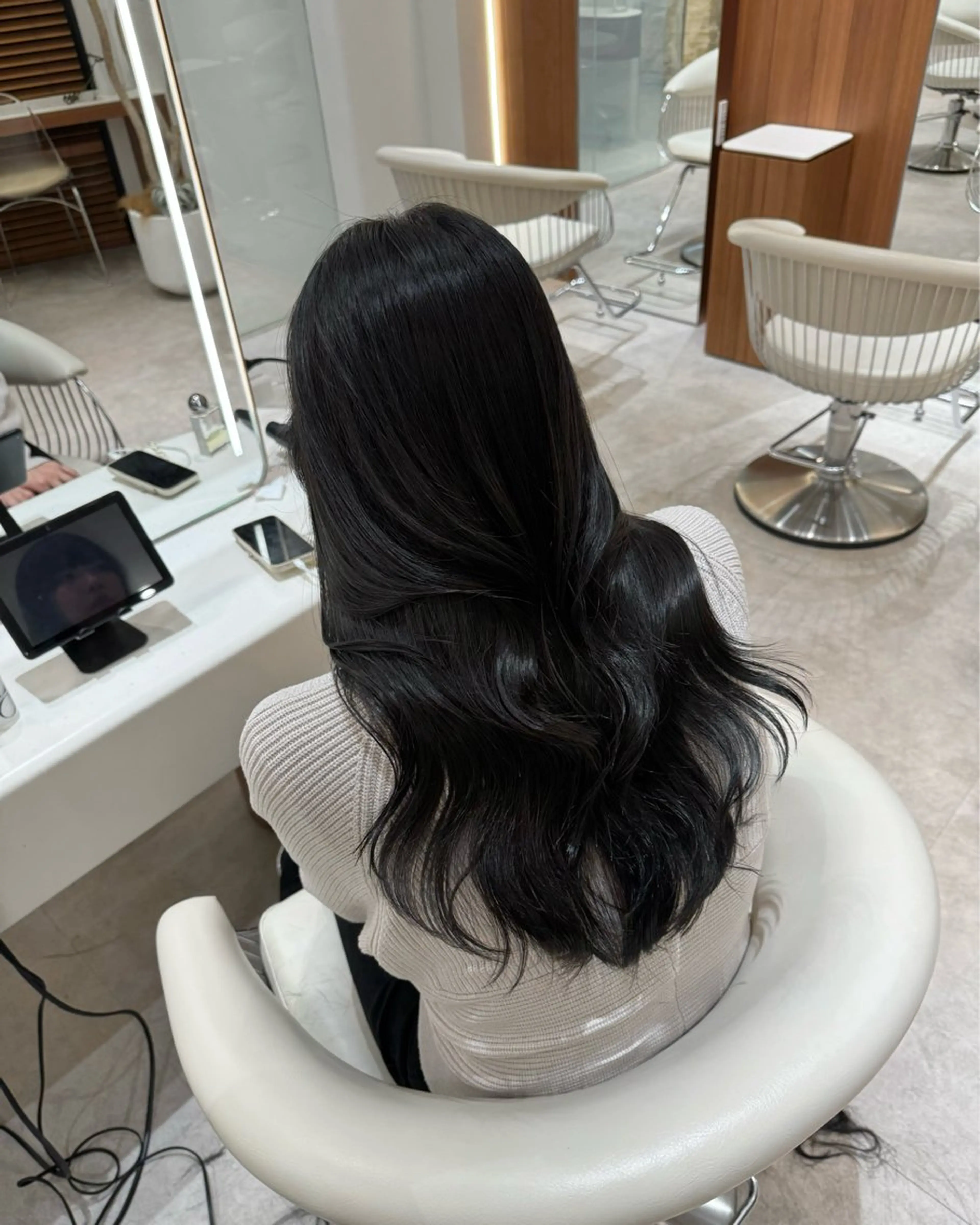 ロング カラー 黒髪 ブルーカラー ブルーブラック ダークグレー ダークグレージュ カット ヘアカラー トリートメント ヘアセット 韓国レイヤー🇰🇷 韓国研修◎渋谷カイトのヘアスタイル