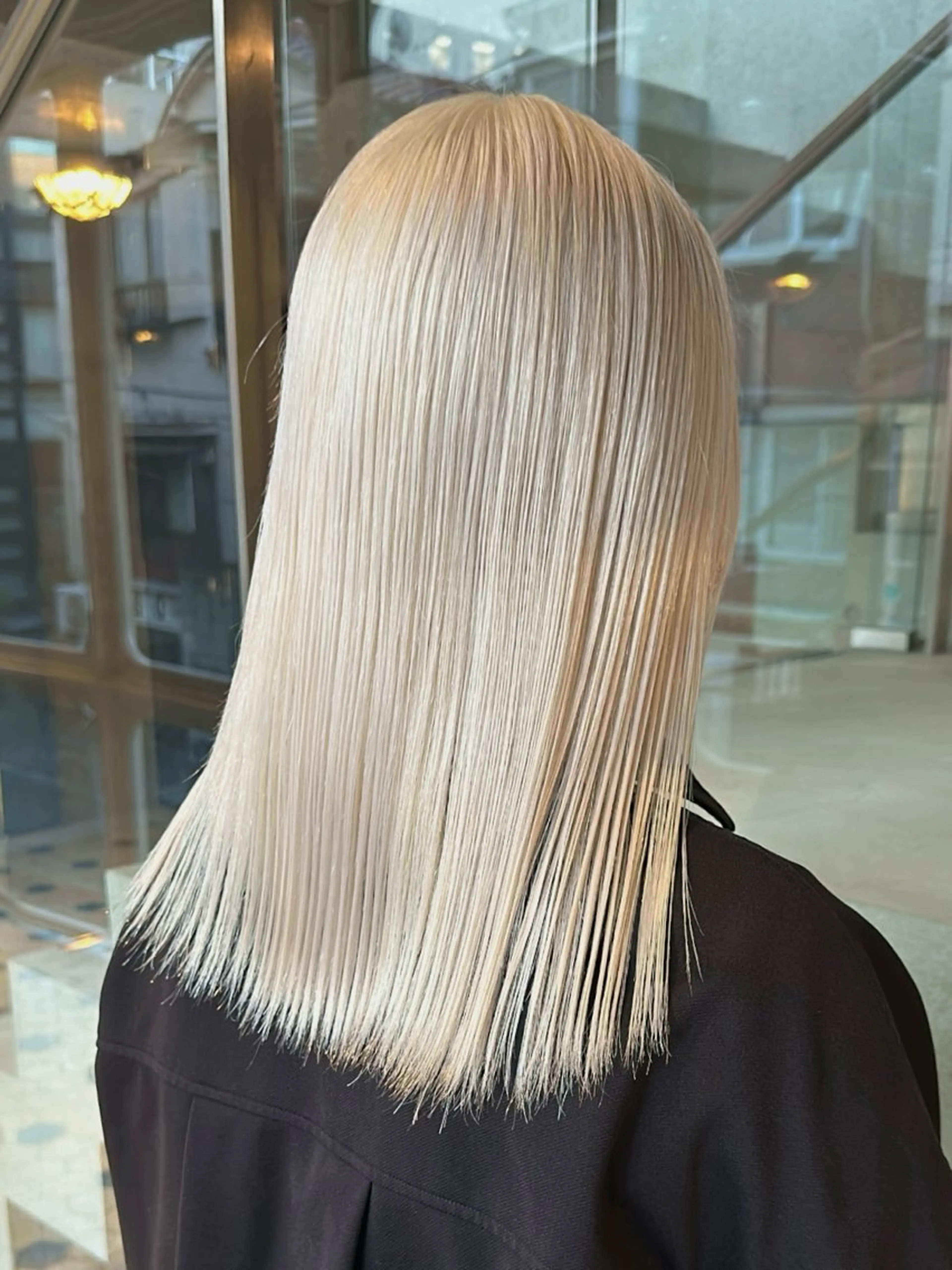 ミディアム カラー 抜きっぱなしブロンド ササキカズマのヘアスタイル