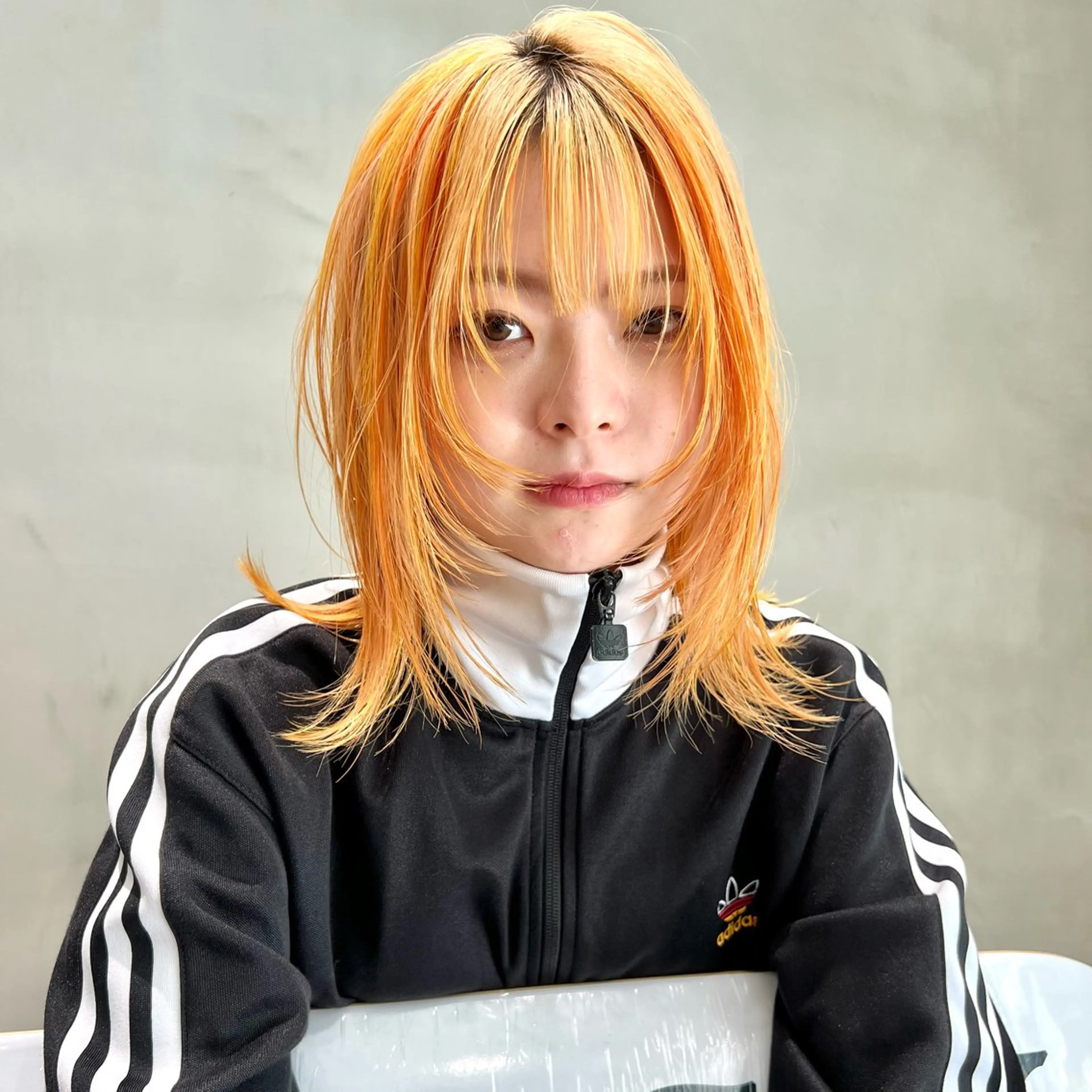 セミロング カラー ブリーチ ハイトーンカラー レイヤーカット 似合わせカット 小顔カット カット ヘアカラー トリートメント レイヤー×髪質改善 ハッシュカット/新宿のヘアスタイル