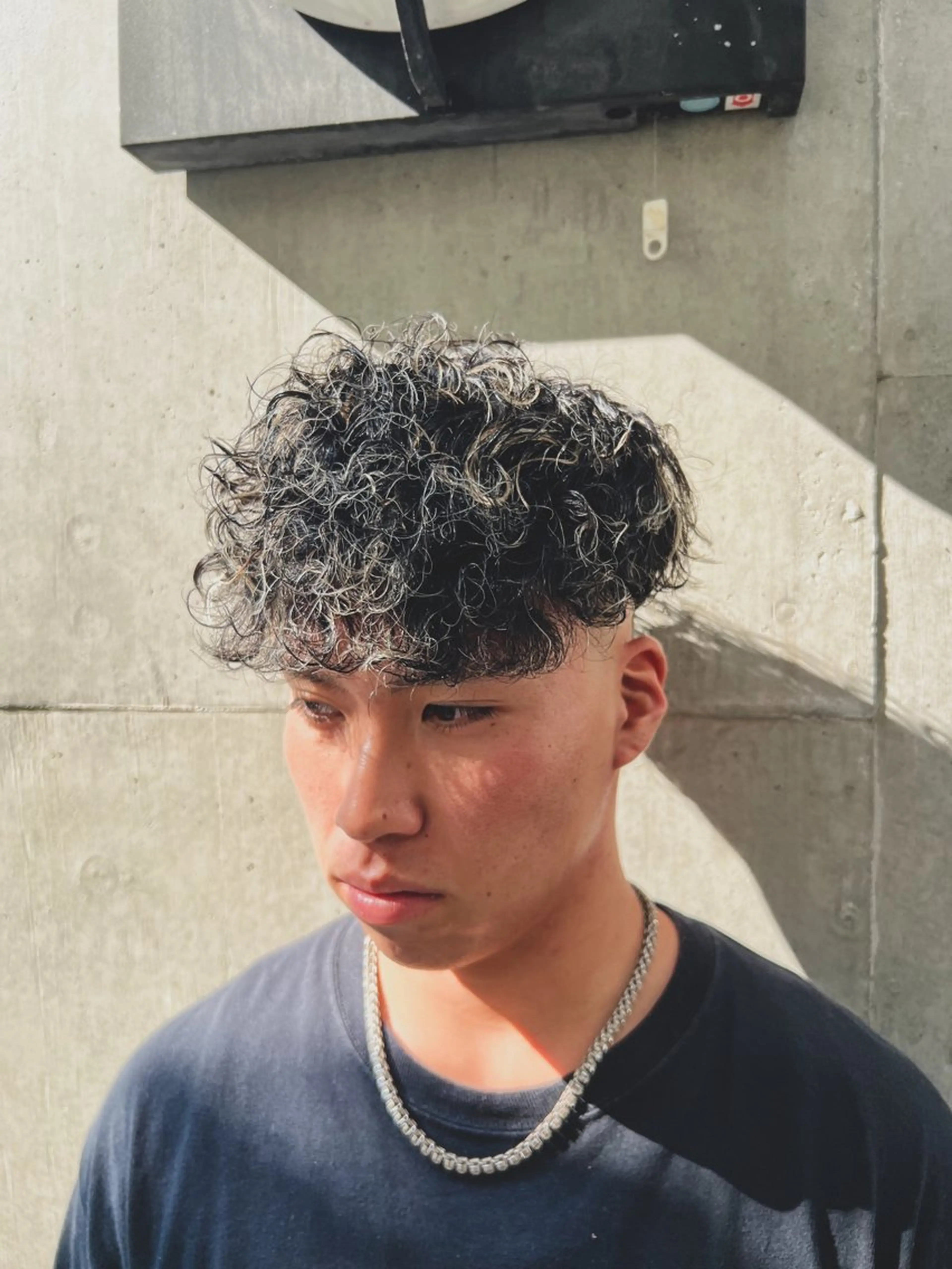 ショート カラー パーマ メンズ 豊崎 佑輔のヘアスタイル