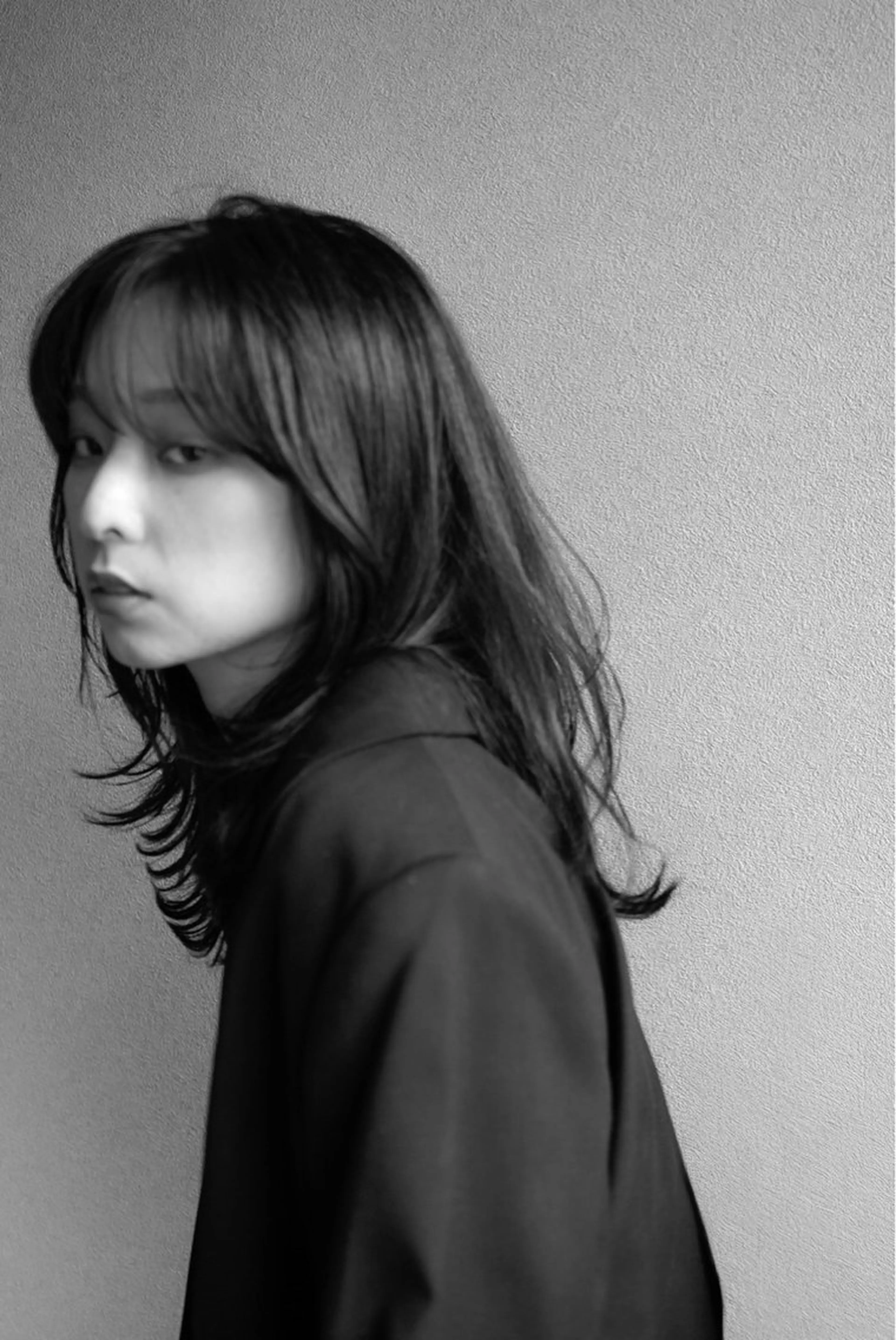 セミロング THE DAY所属・AKI HASHIMOTOのヘアスタイル