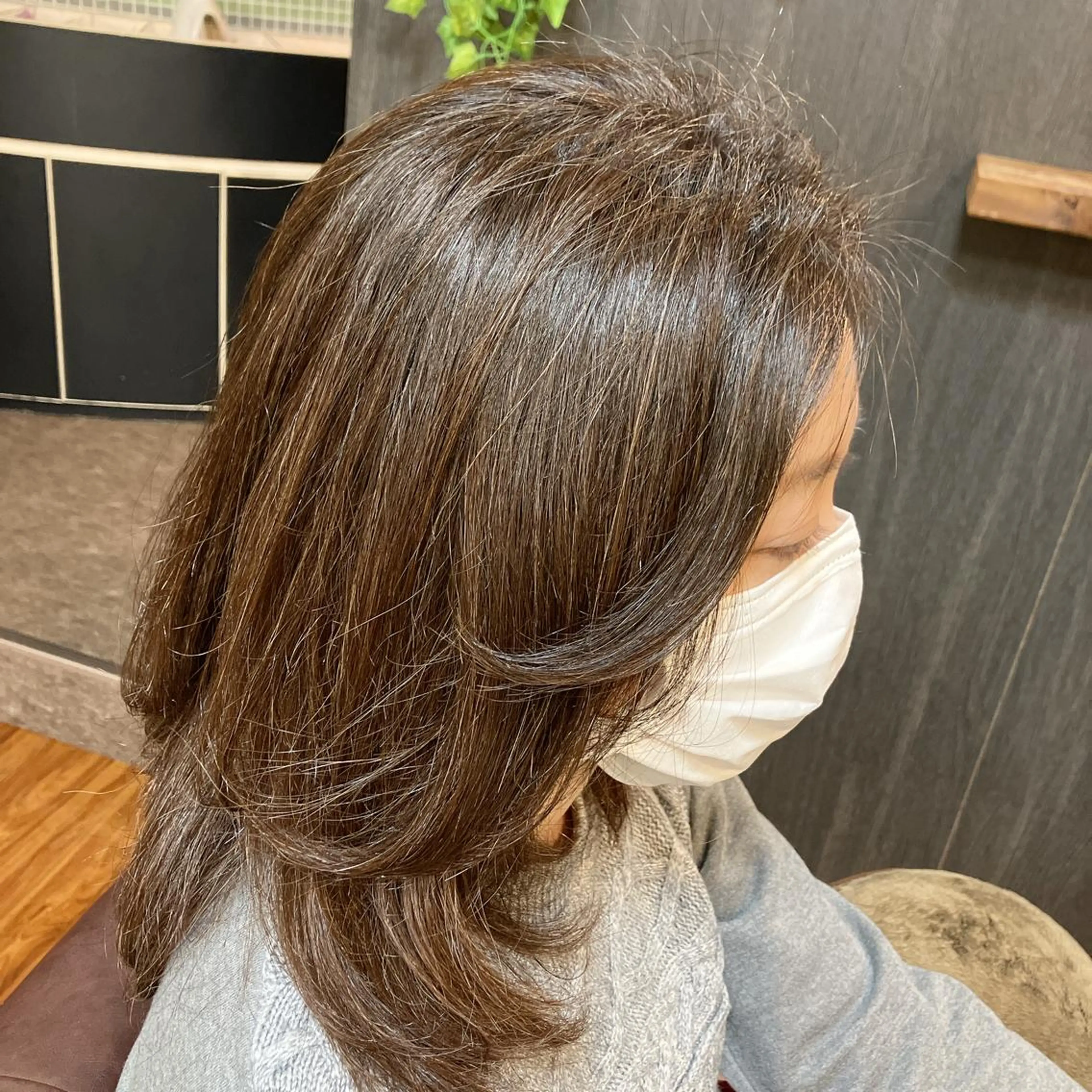 セミロング カラー 平井 あおばのヘアスタイル