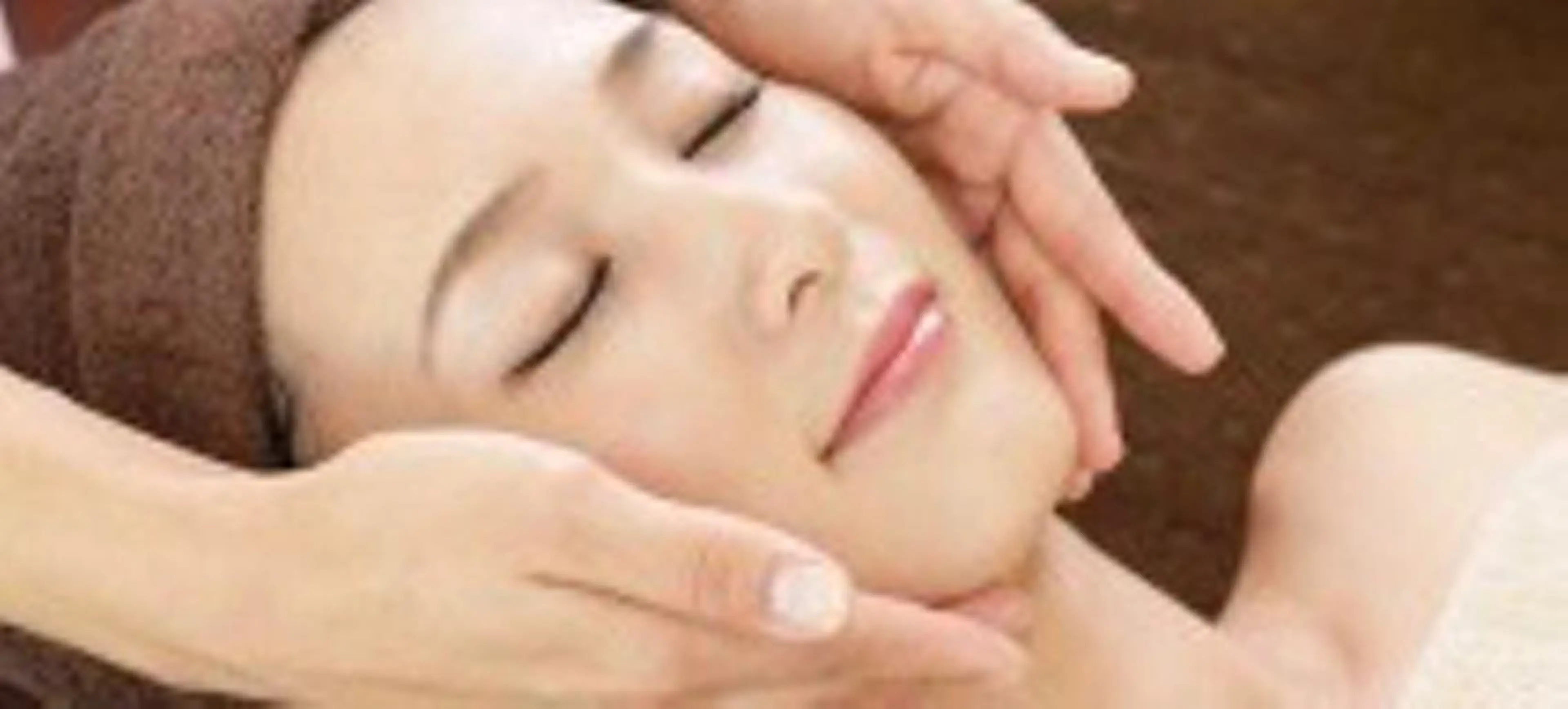 【再来店】選べるフェイシャル (毛穴ｹｱor小顔or美白)の写真