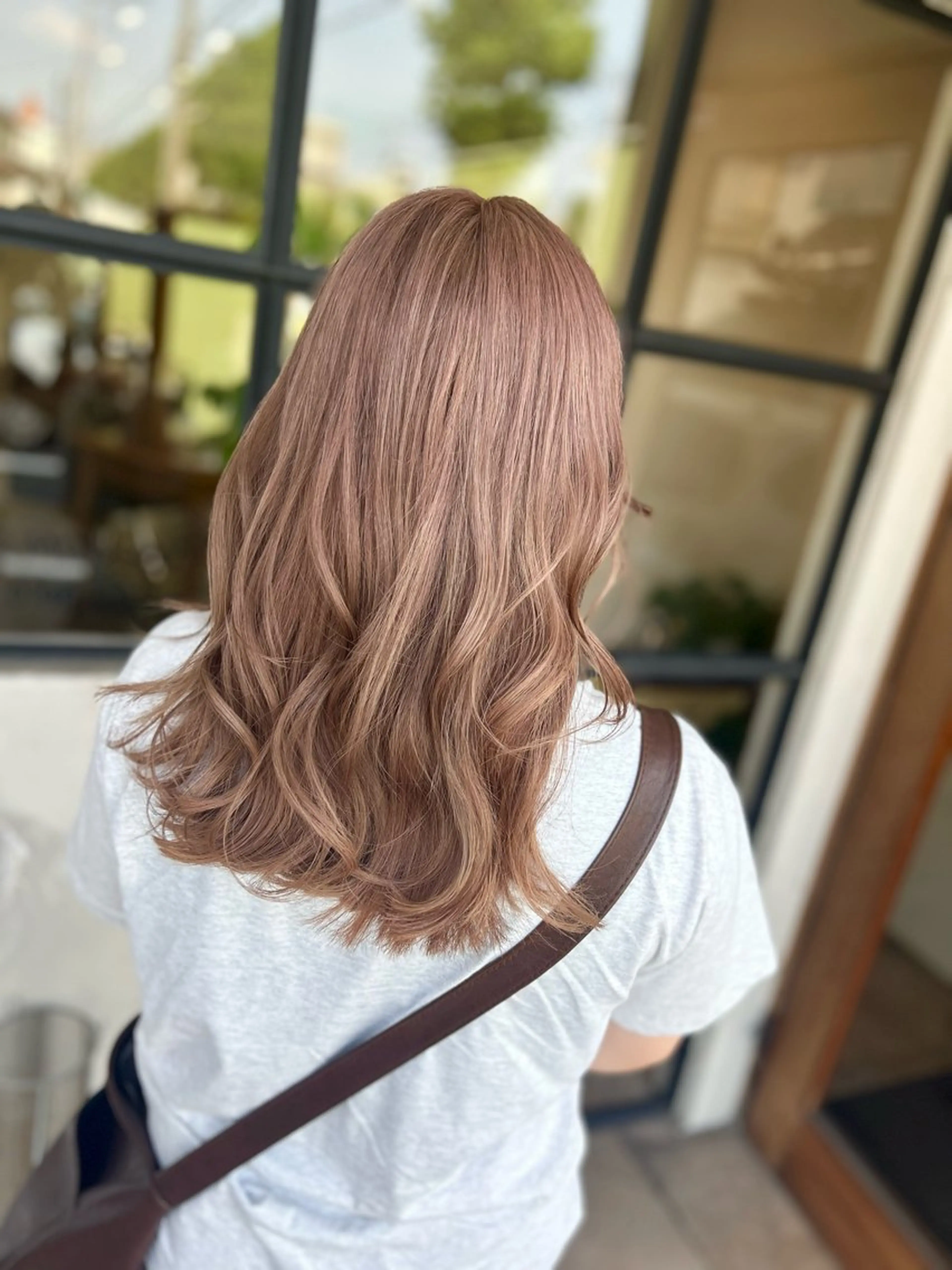 ロング カラー ベージュカラー ブリーチ ピンクカラー ピンクベージュ カット ヘアカラー Morpho Hair Product所属・井上 花音のヘアスタイル