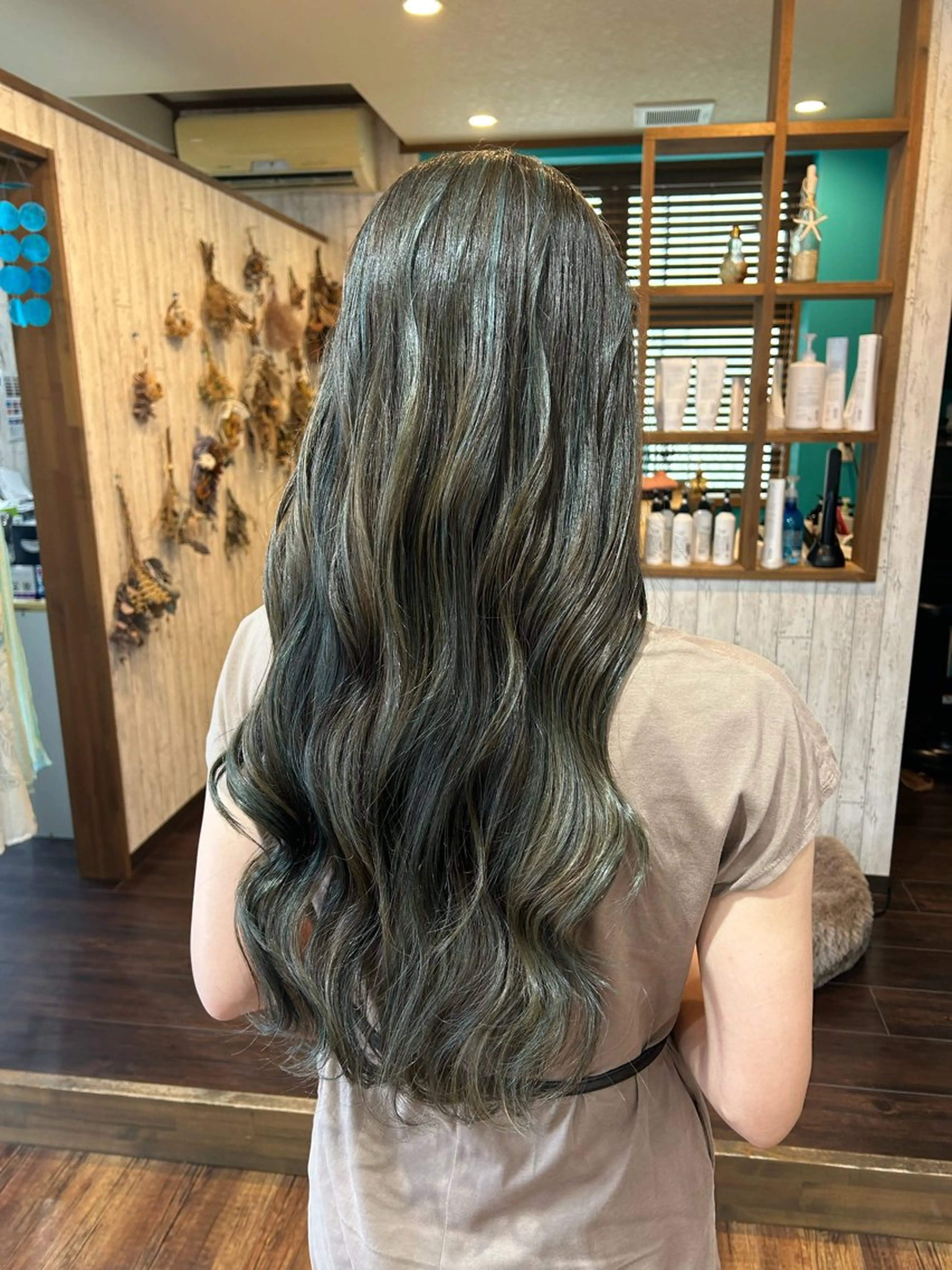 ロング 早坂 さくらのヘアスタイル