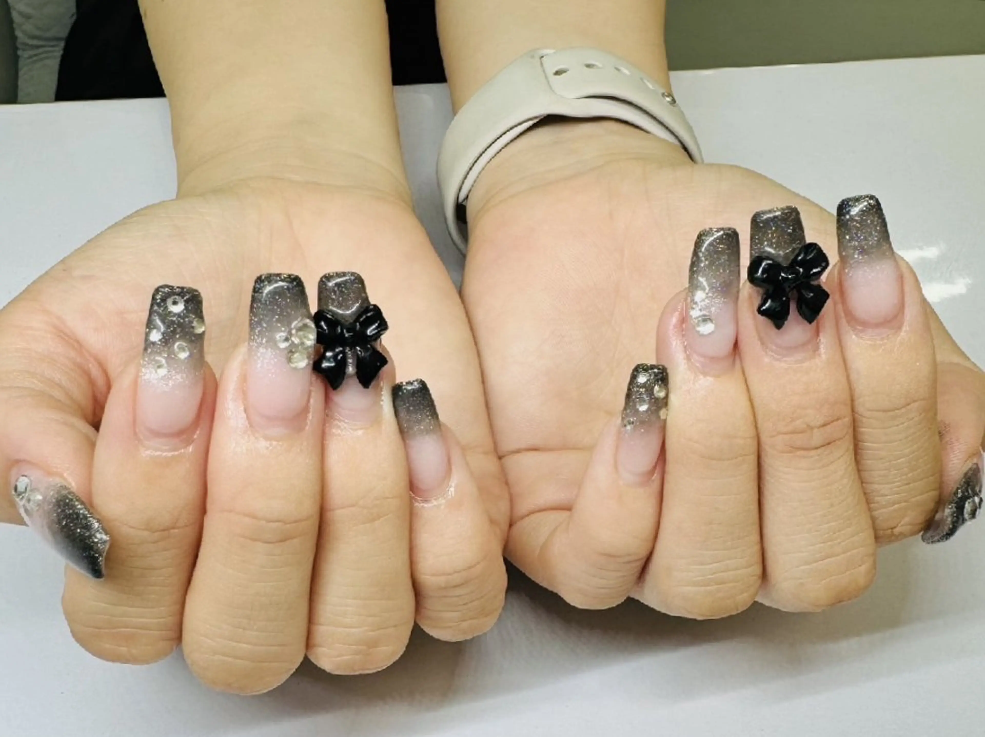 ネイル グラデーション ラメ(グリッター) ラメグラデーション マグネットネイル リボン ハンドネイル Mxx[ミクス] Horigomeのネイルデザイン