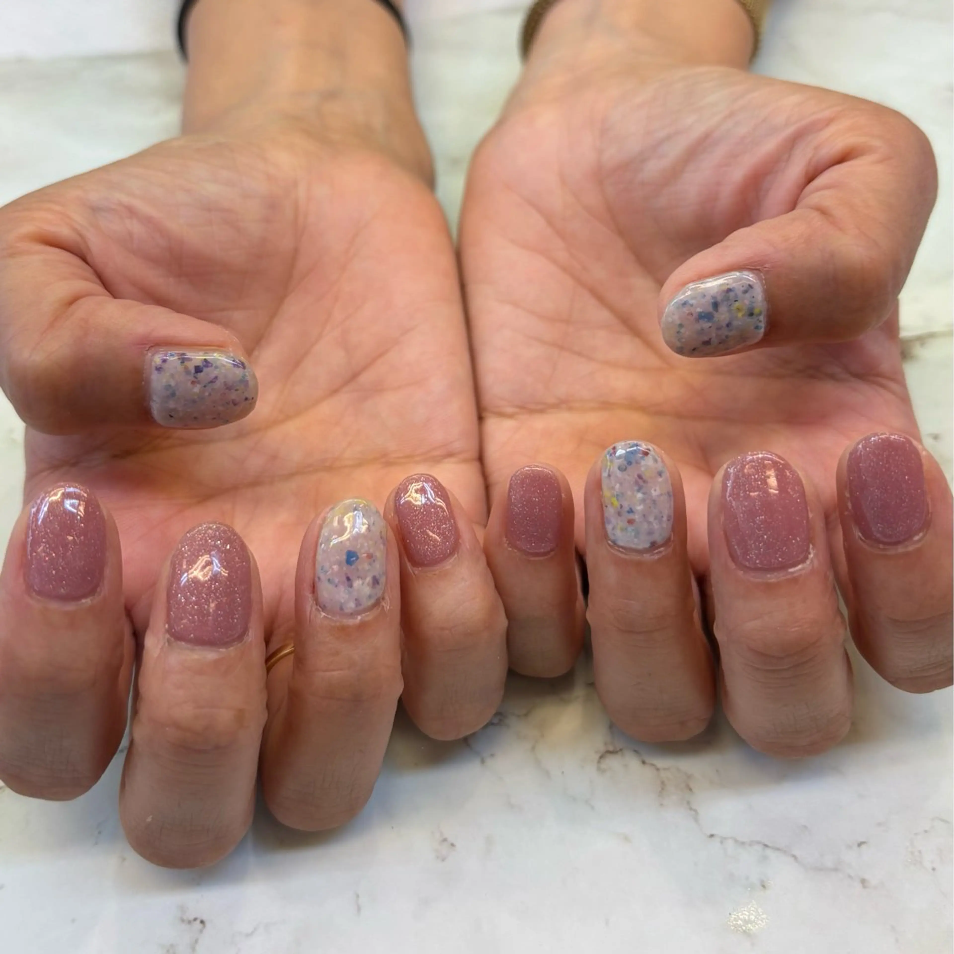 ネイル ワンカラーネイル Honey Bee Mikuのネイルデザイン