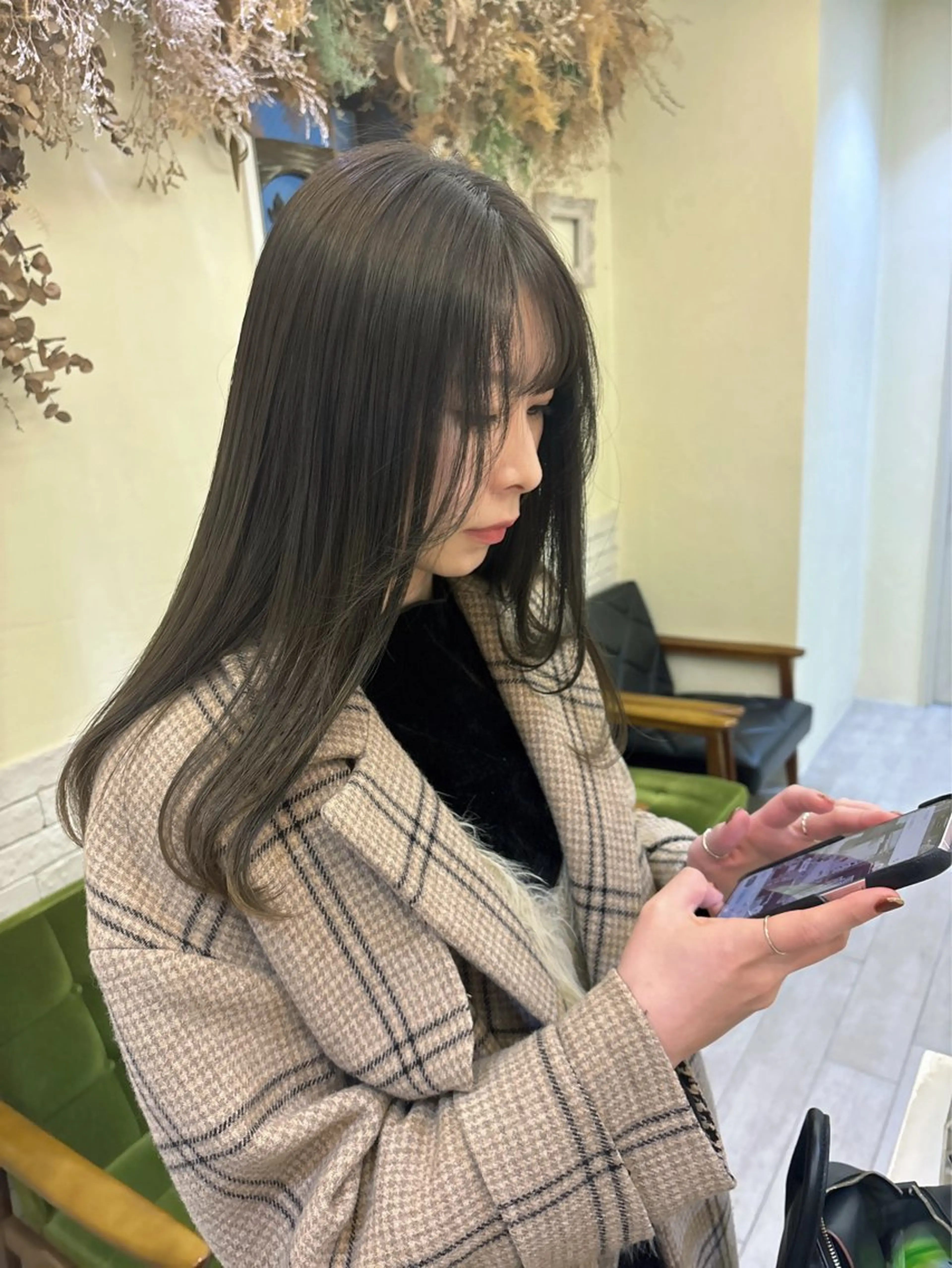 セミロング アッシュ アッシュグレー アッシュグレージュ 大久保 愛のヘアスタイル